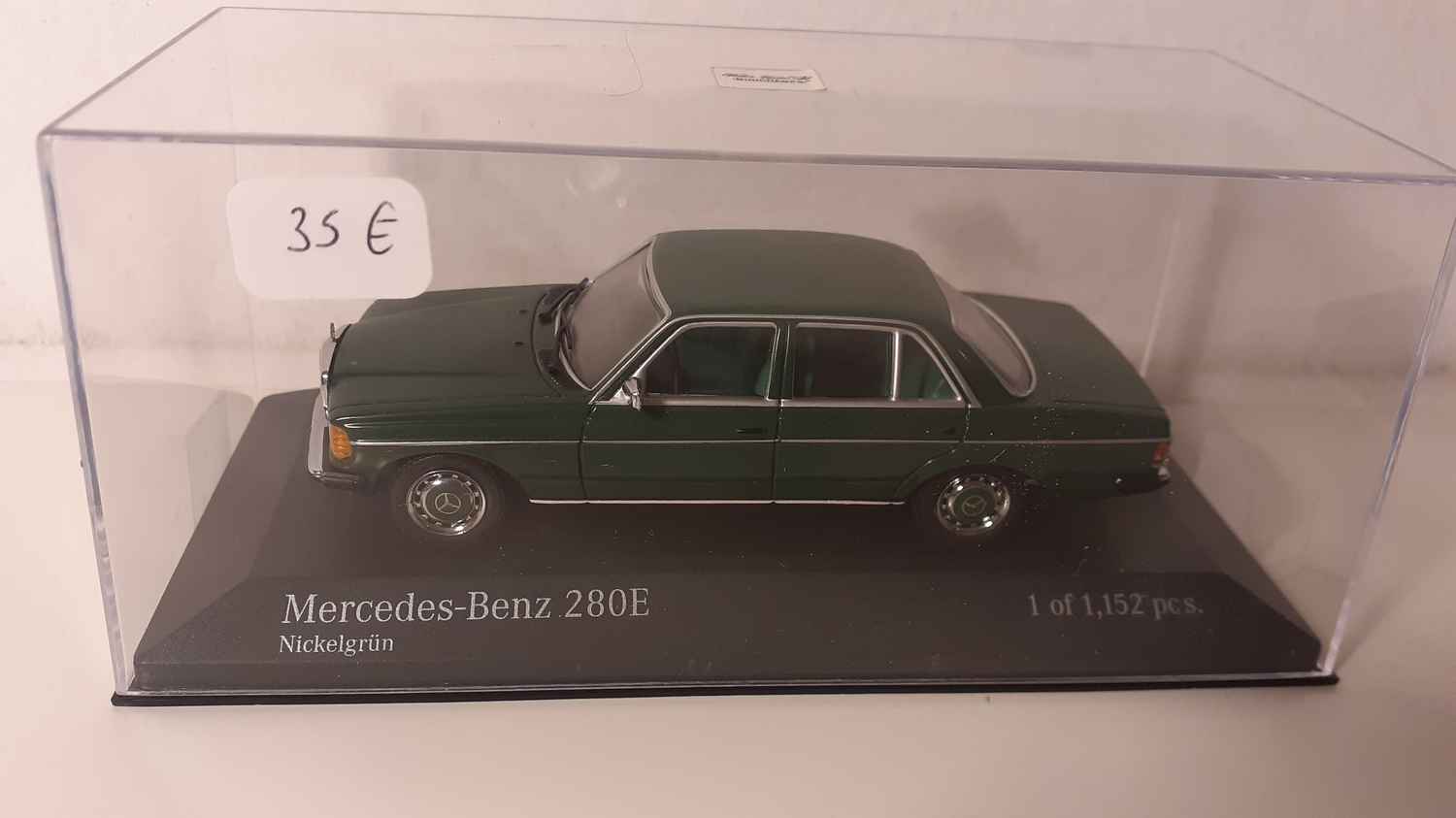 Mercedes-Benz 280E verte foncée de 1976 (MINICHAMPS référence 430 032207)