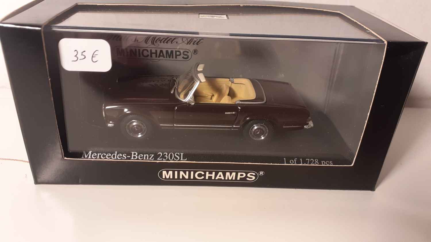 Mercedes-Benz 230SL bordeaux de 1965 (MINICHAMPS référence 430032236)