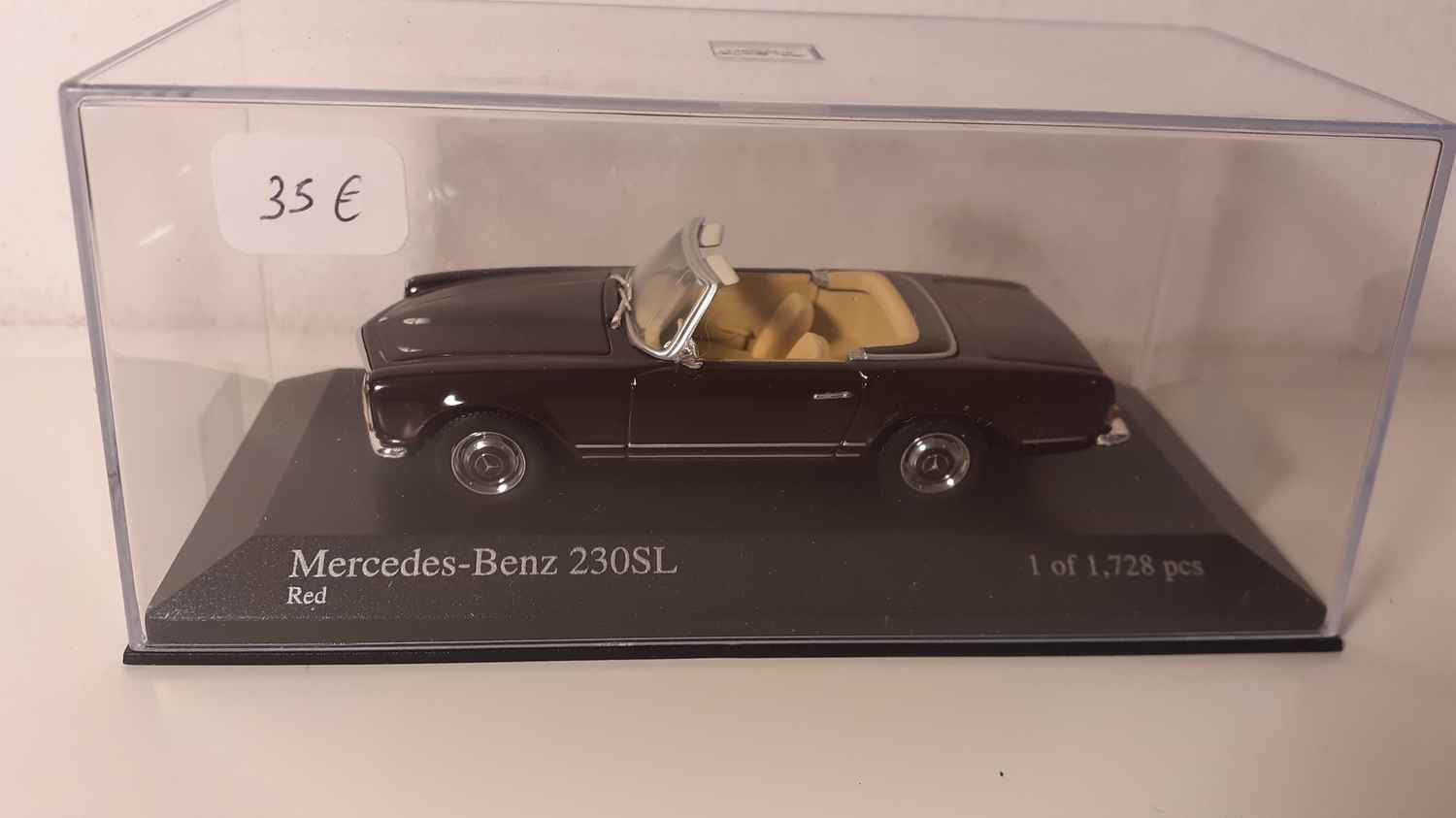 Mercedes-Benz 230SL bordeaux de 1965 (MINICHAMPS référence 430032236)