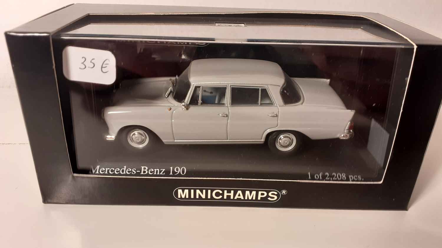 Mercedes-Benz 190 grise (MINICHAMPS référence 400 037200)