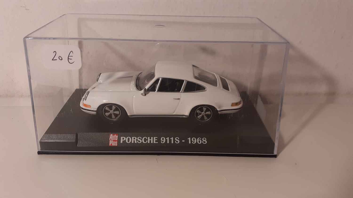 Porsche 911S blanche de 1968