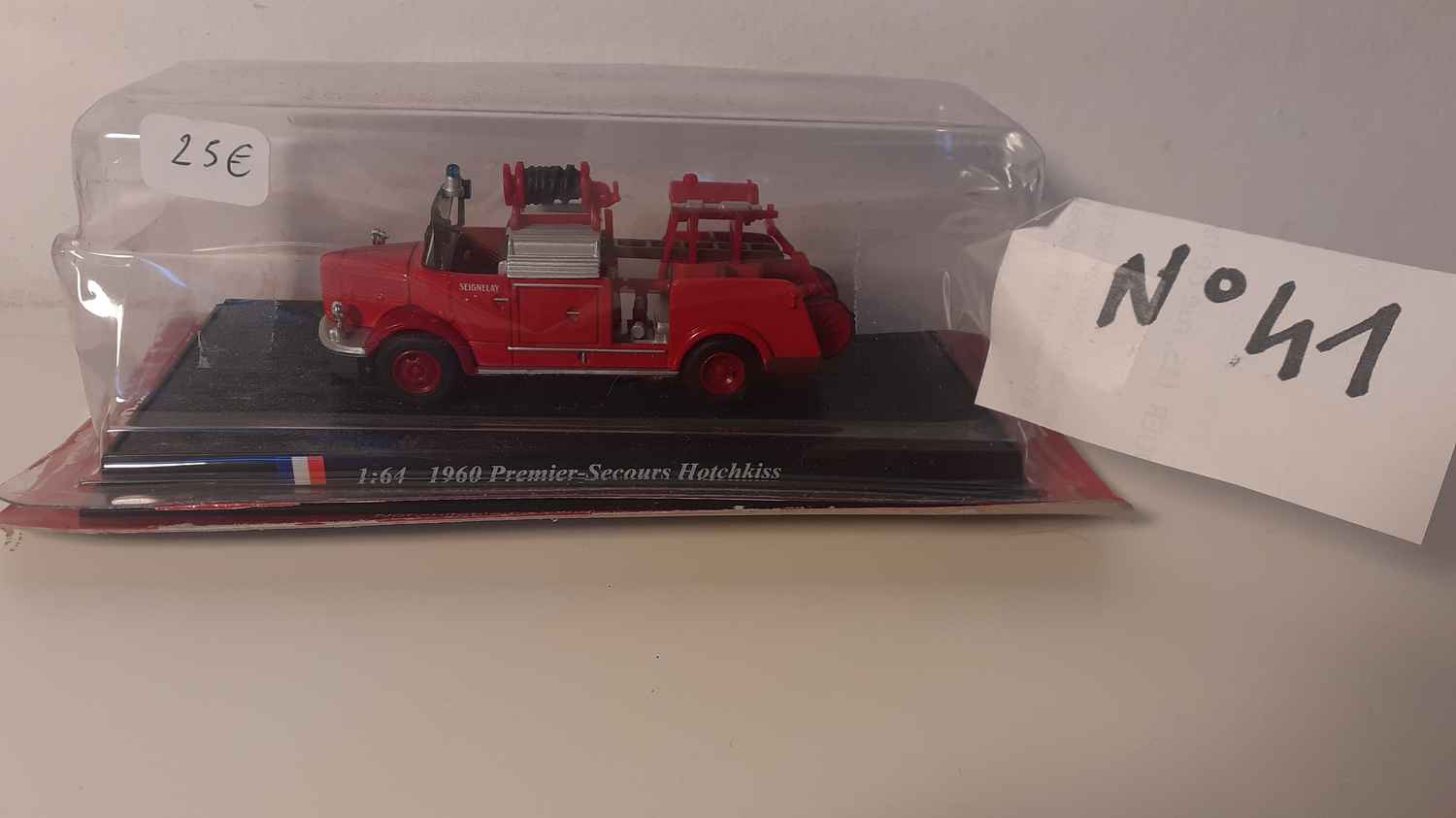 Véhicule N°41 de pompiers - Hotchkiss premiers secours de 1960