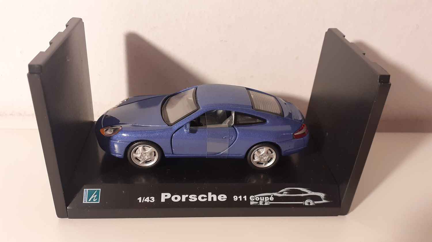 Porsche 911 coupé bleue