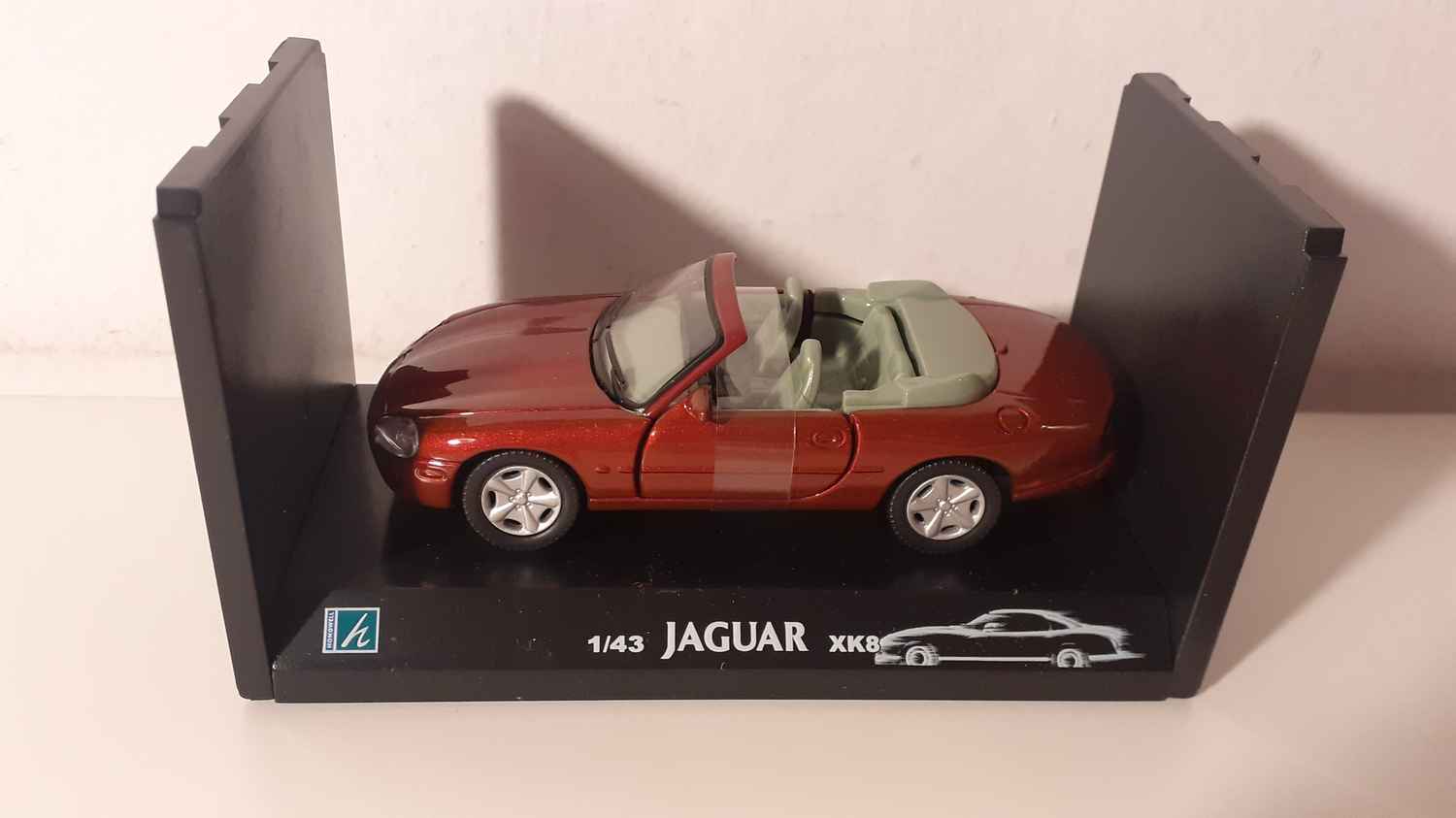 Jaguar XK8 marron?