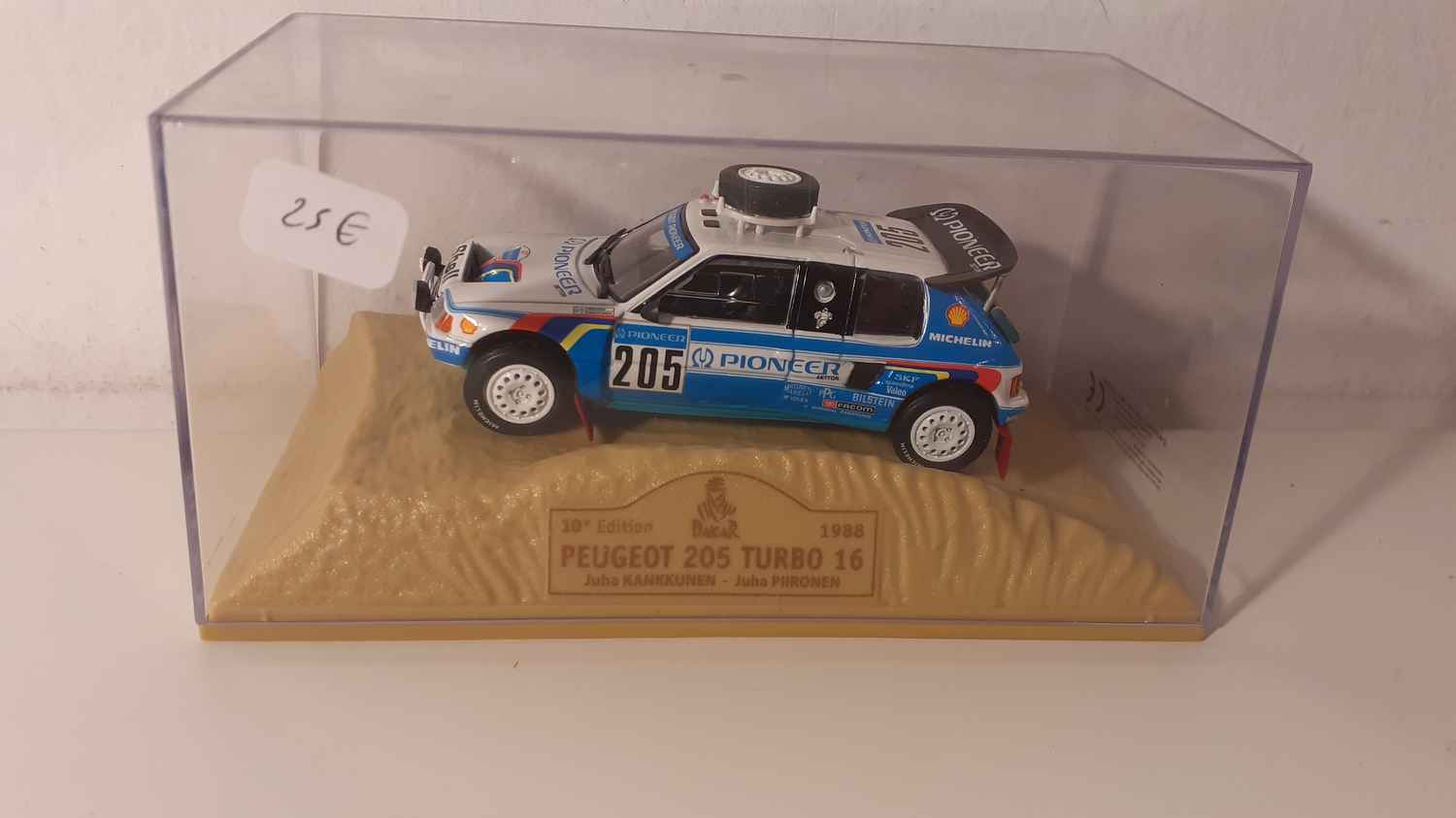 Peugeot 205 Turbo 16 N°205 bleue et blanche (rallye Paris-Dakar 1988)