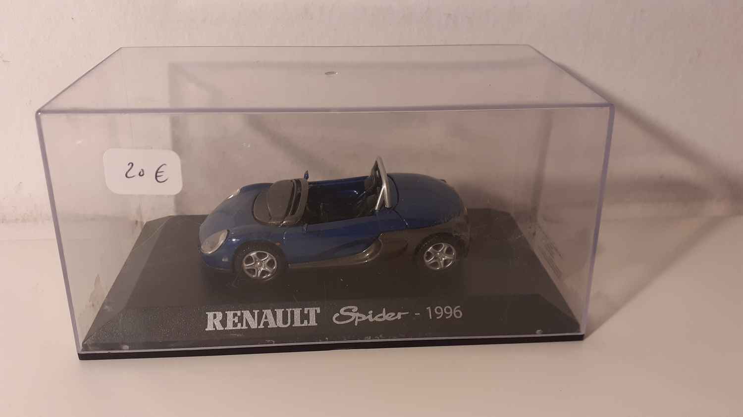 Renault Spider bleue de 1996