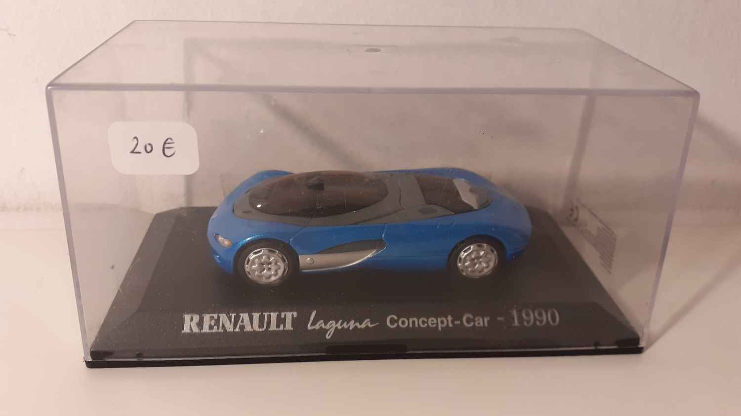 Renault Laguna Concept-Car bleue de 1990 (boite plexi)