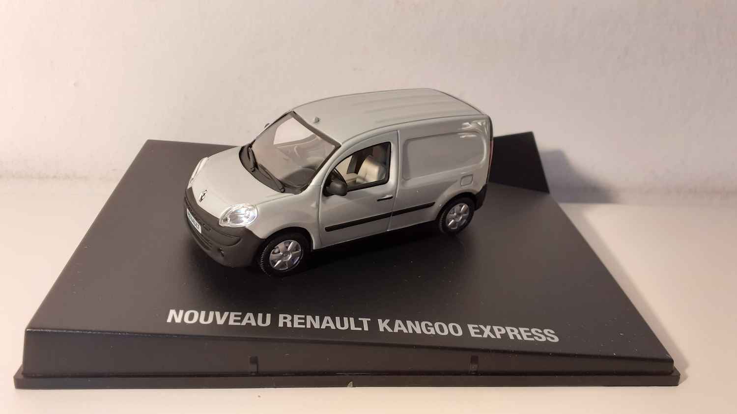 Renault Kangoo express grise (boite rectangle)