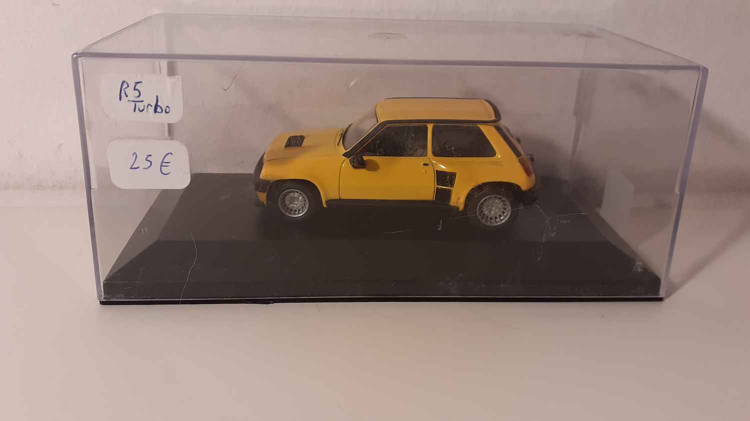 Renault 5 Turbo jaune (boite plexi)