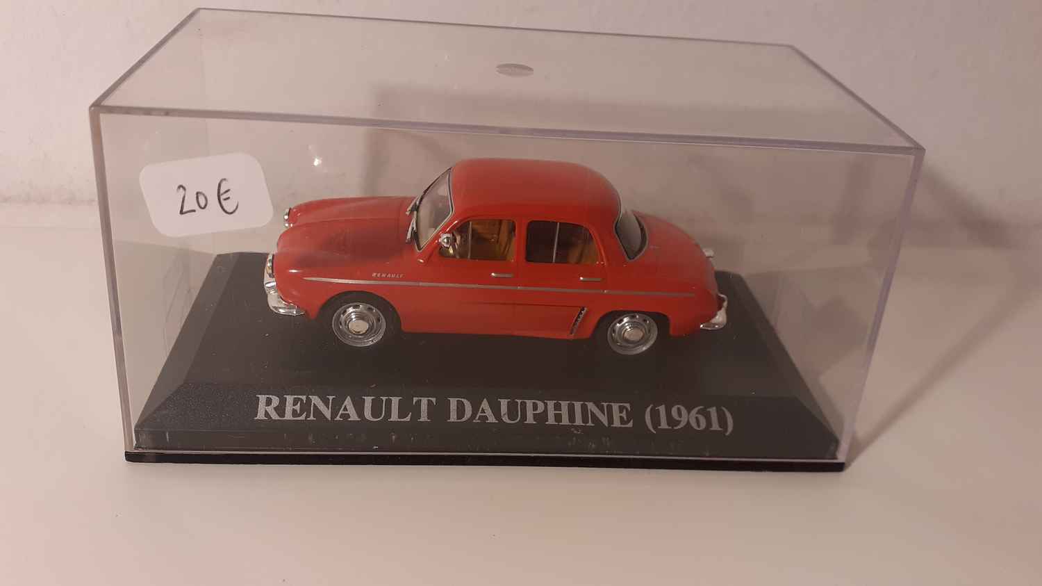 Renault Dauphine rouge/orange de 1961