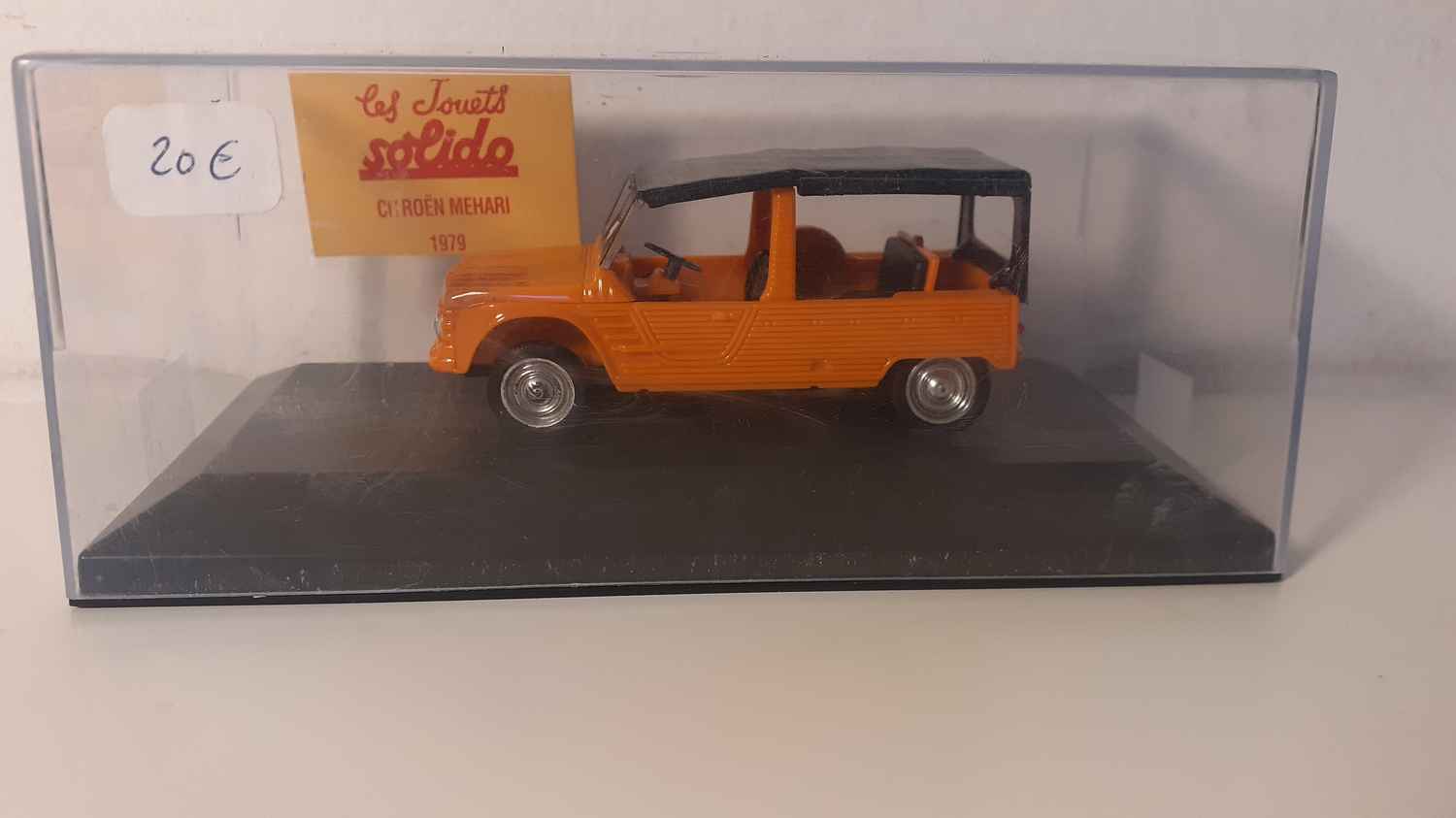 Citroën Méhari orange de 1979 (boite plexi)