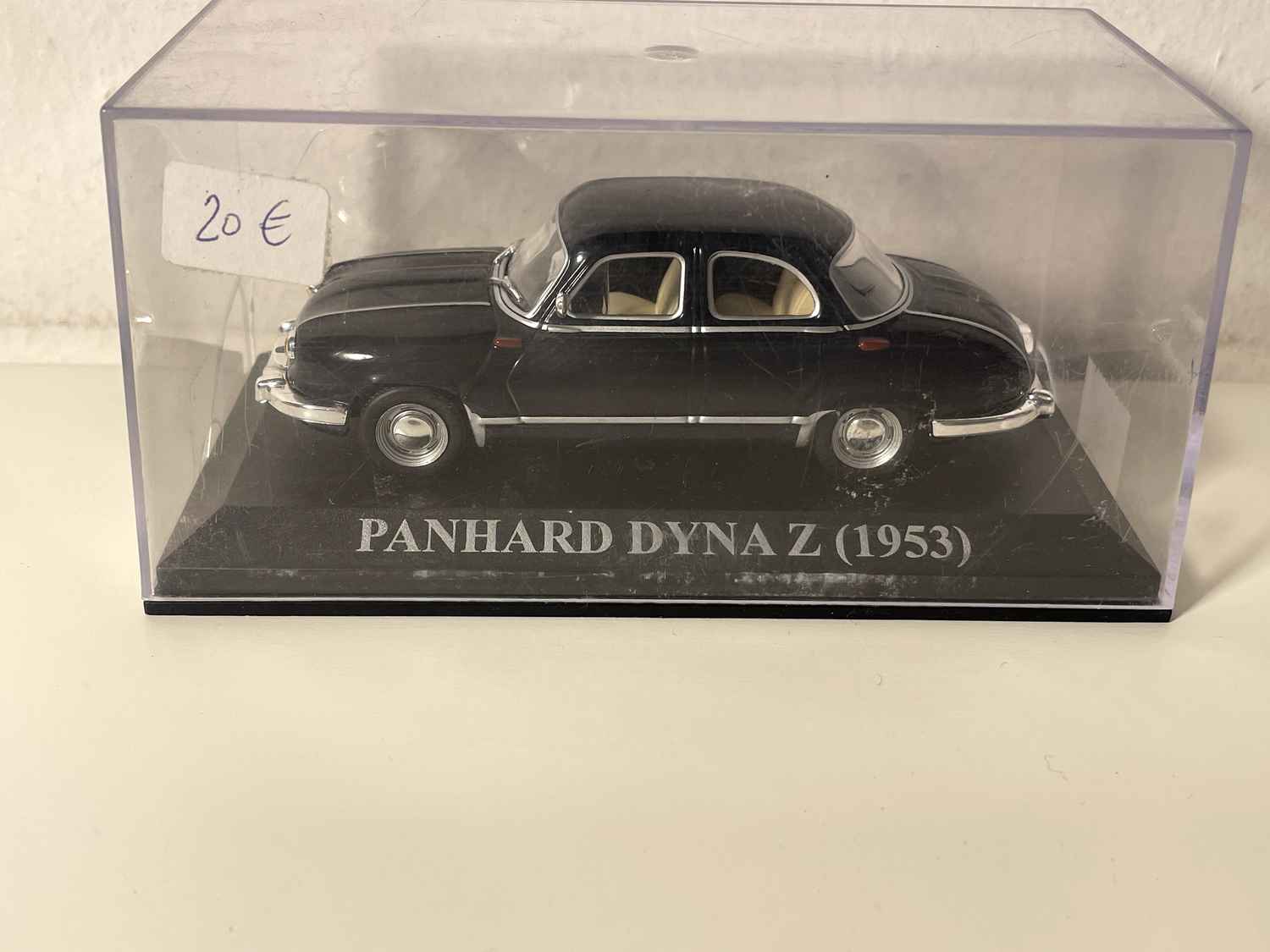 Panhard Dyna Z noire de 1953