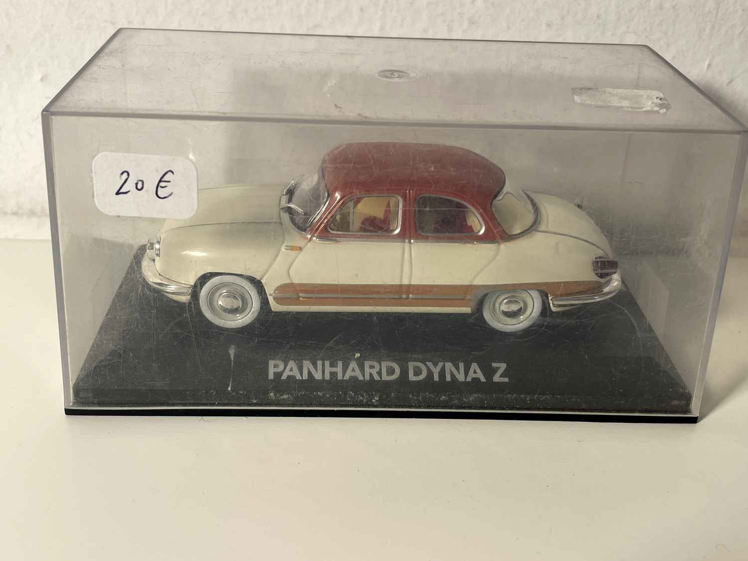 Panhard Dyna Z beige et marron