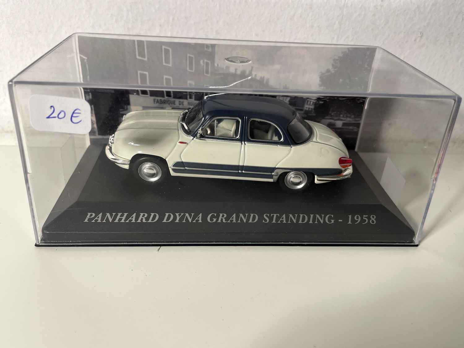 Panhard Dyna grand standing blanc cassé et grise de 1958