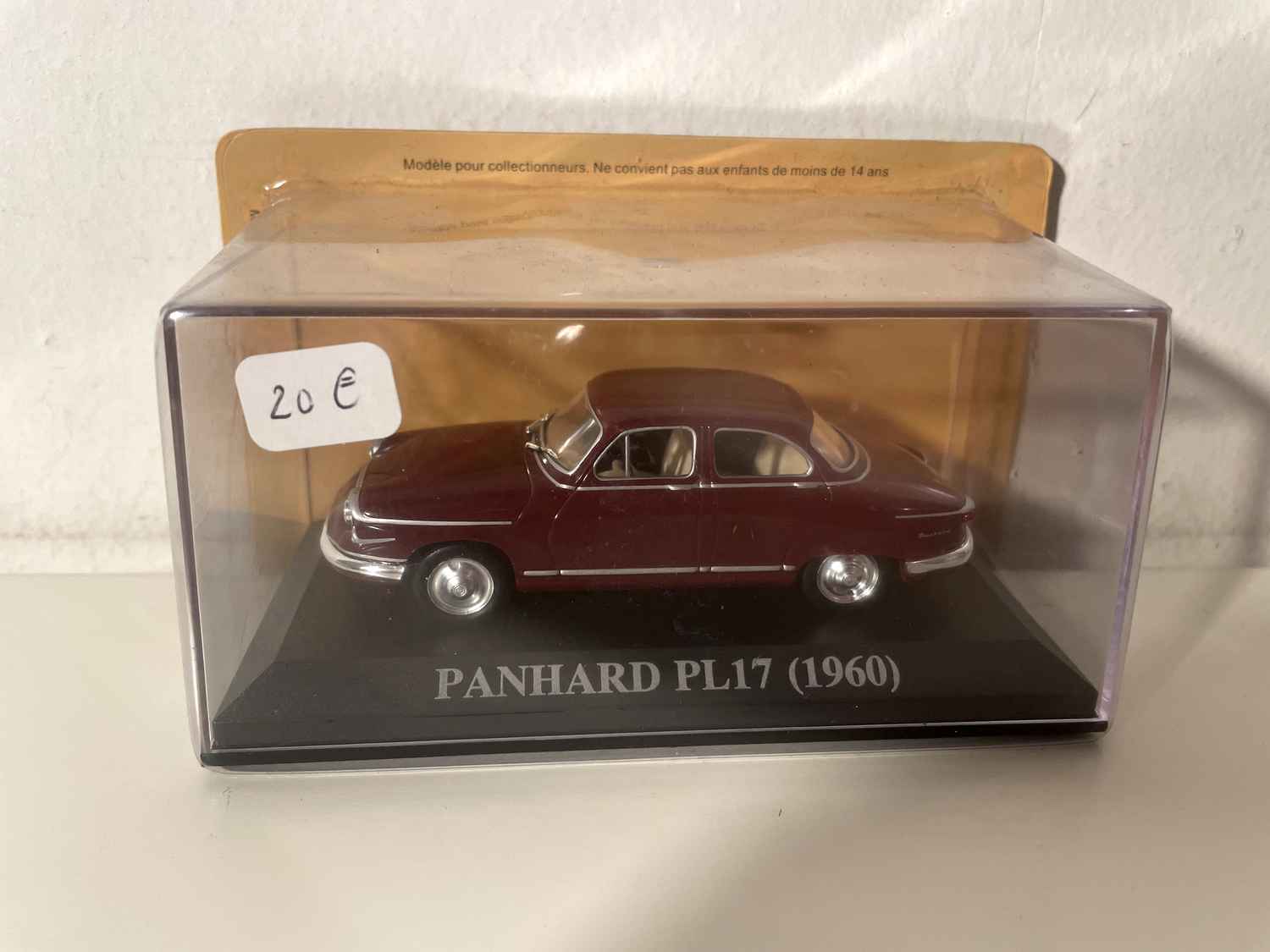 Panhard PL 17 bordeaux de 1960