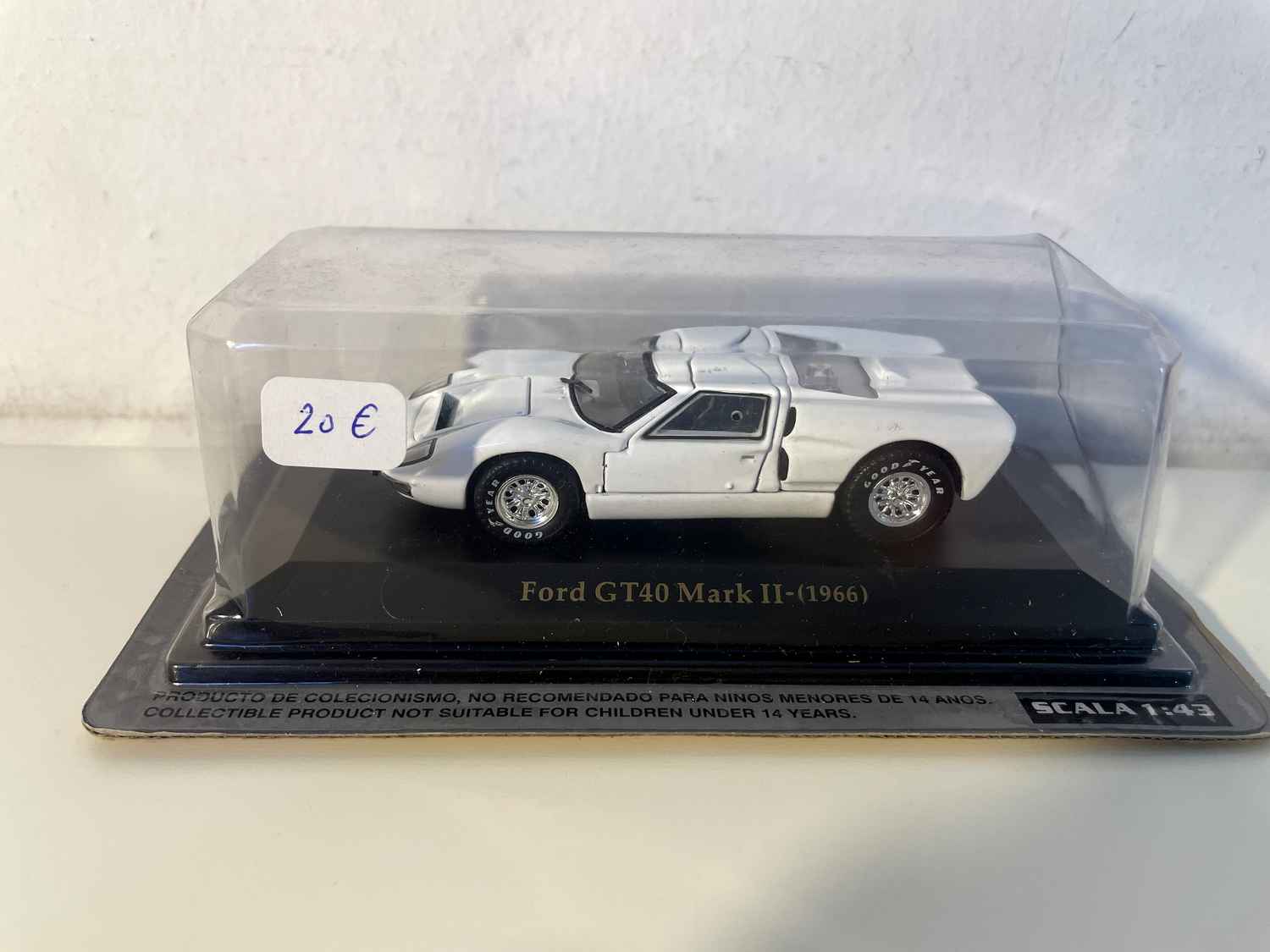 Ford GT40 Mark 2 blanche de 1966 (blister)