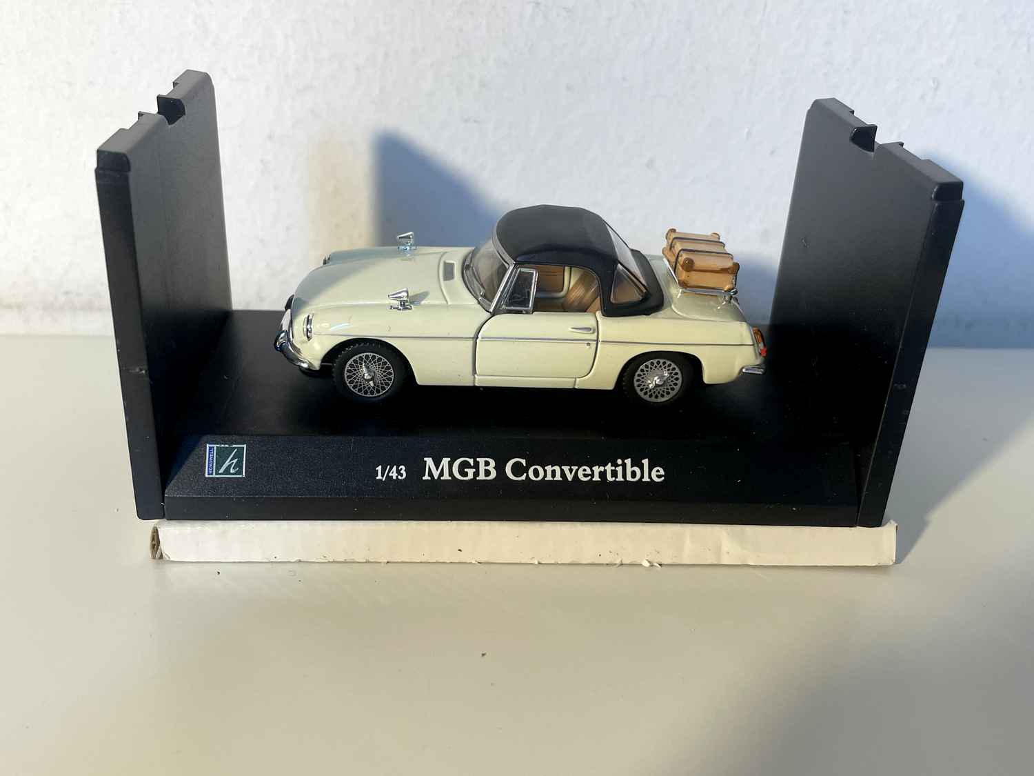 MGB convertible de couleur crème