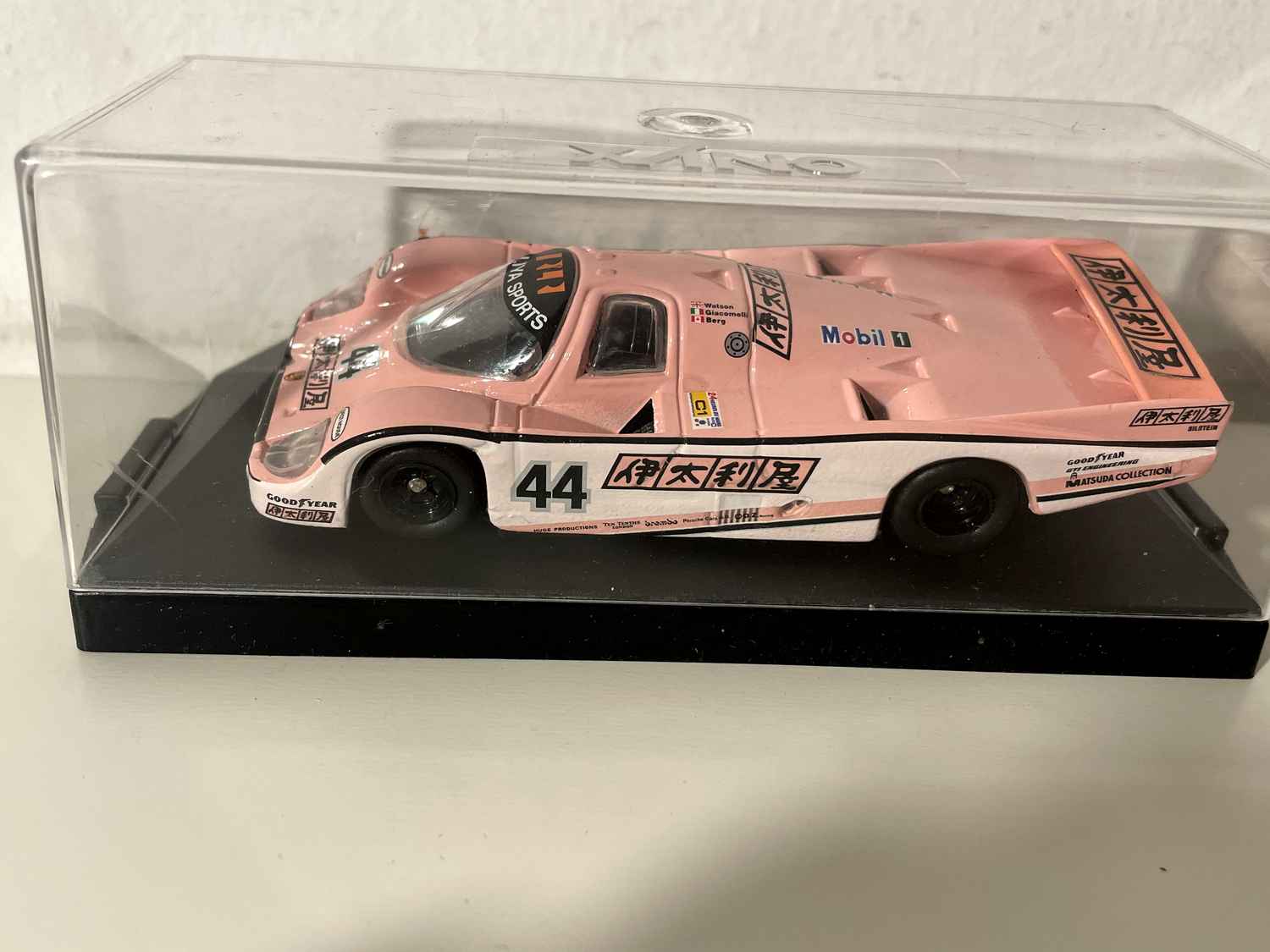 Porsche 962C rose (24 heures du Mans de 1990) - ONYX MODEL CARS