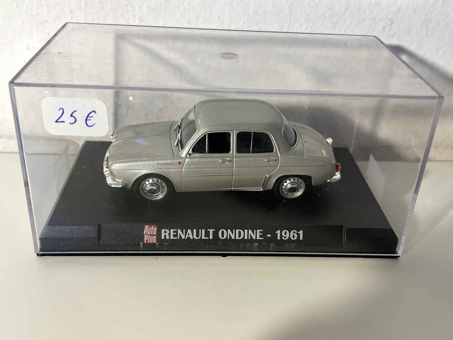 Renault Ondine grise de 1961