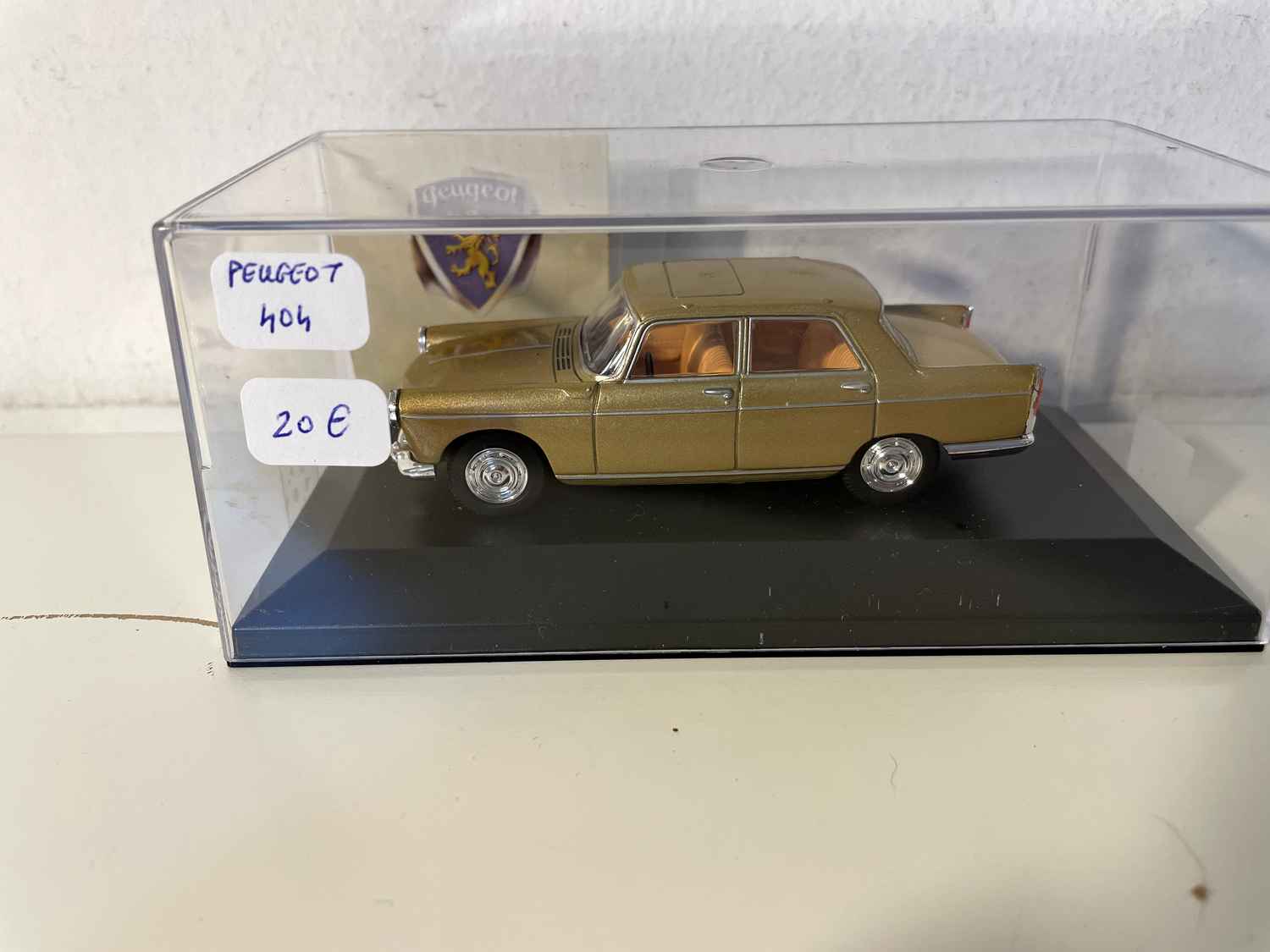 Peugeot 404 marron