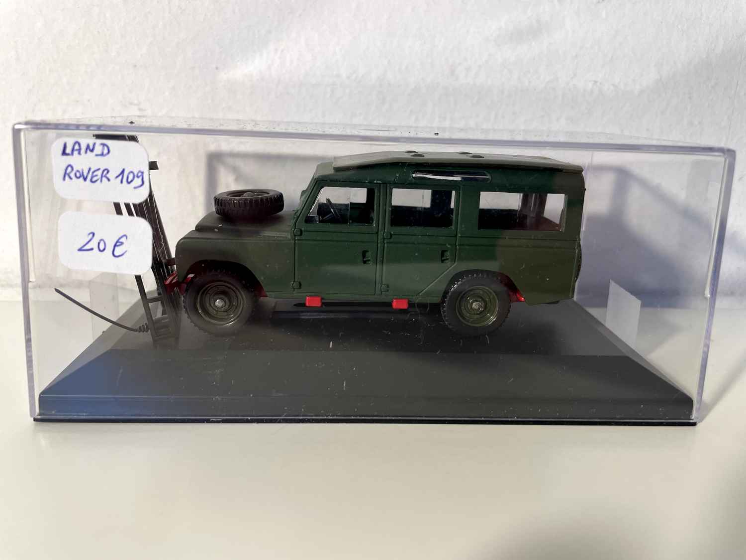 Land Rover 109 militaire (collection Solido)