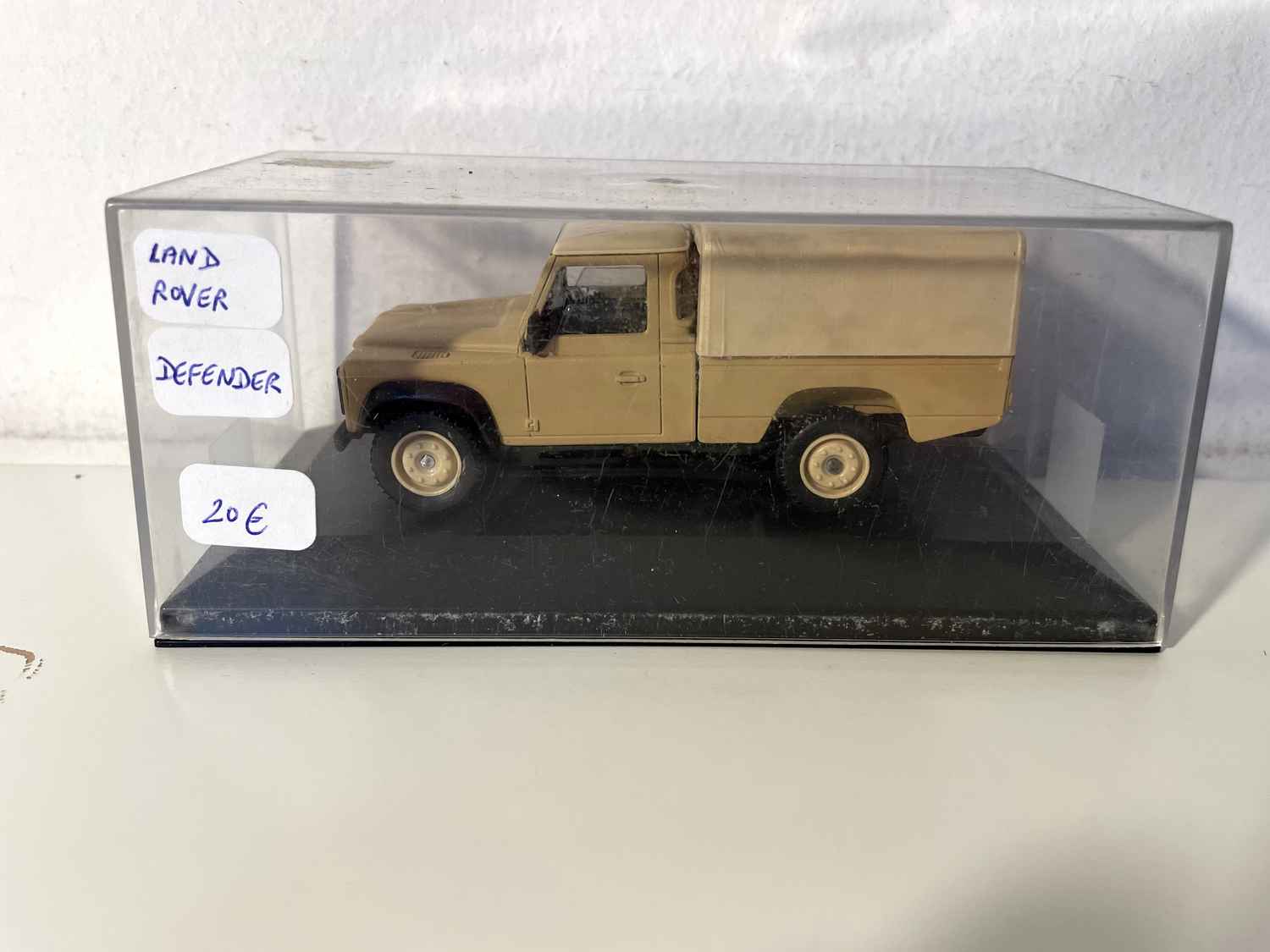 Land Rover Defender militaire (collection Solido)