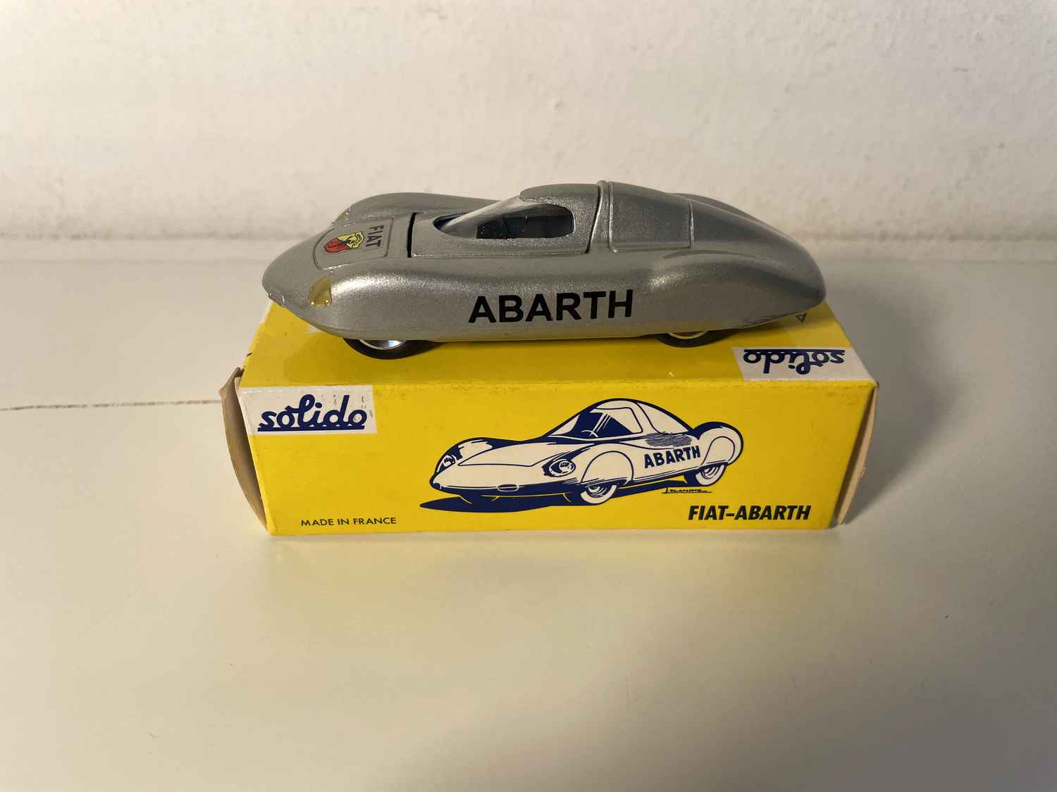 Fiat Abarth grise (Solido) dans boite en carton