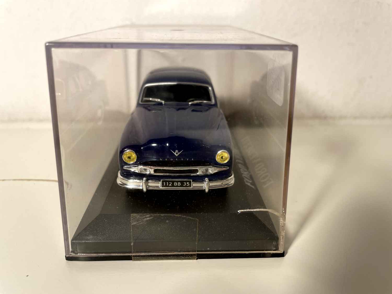 Ford Vedette bleue de 1954