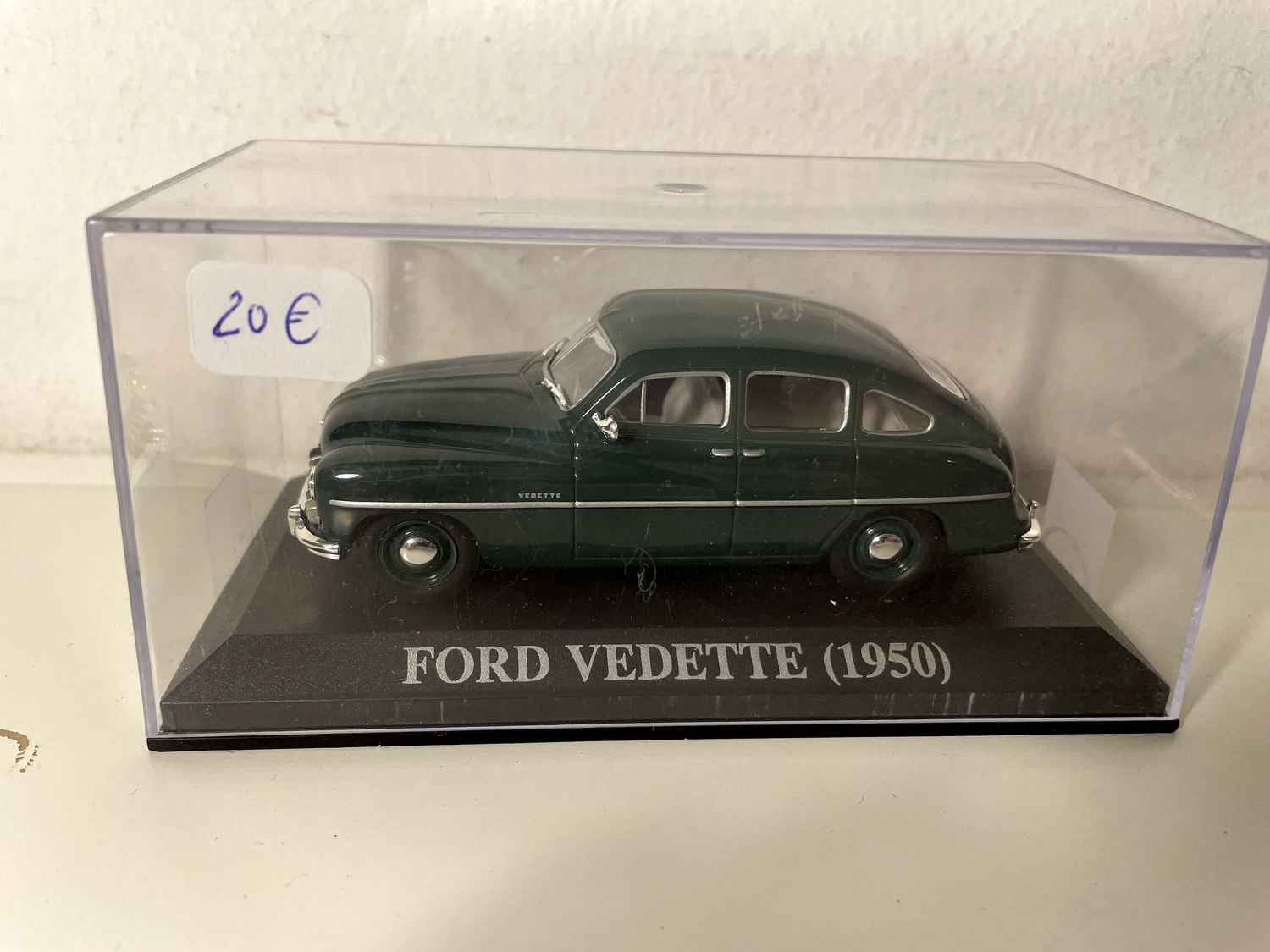 Ford Vedette verte de 1950