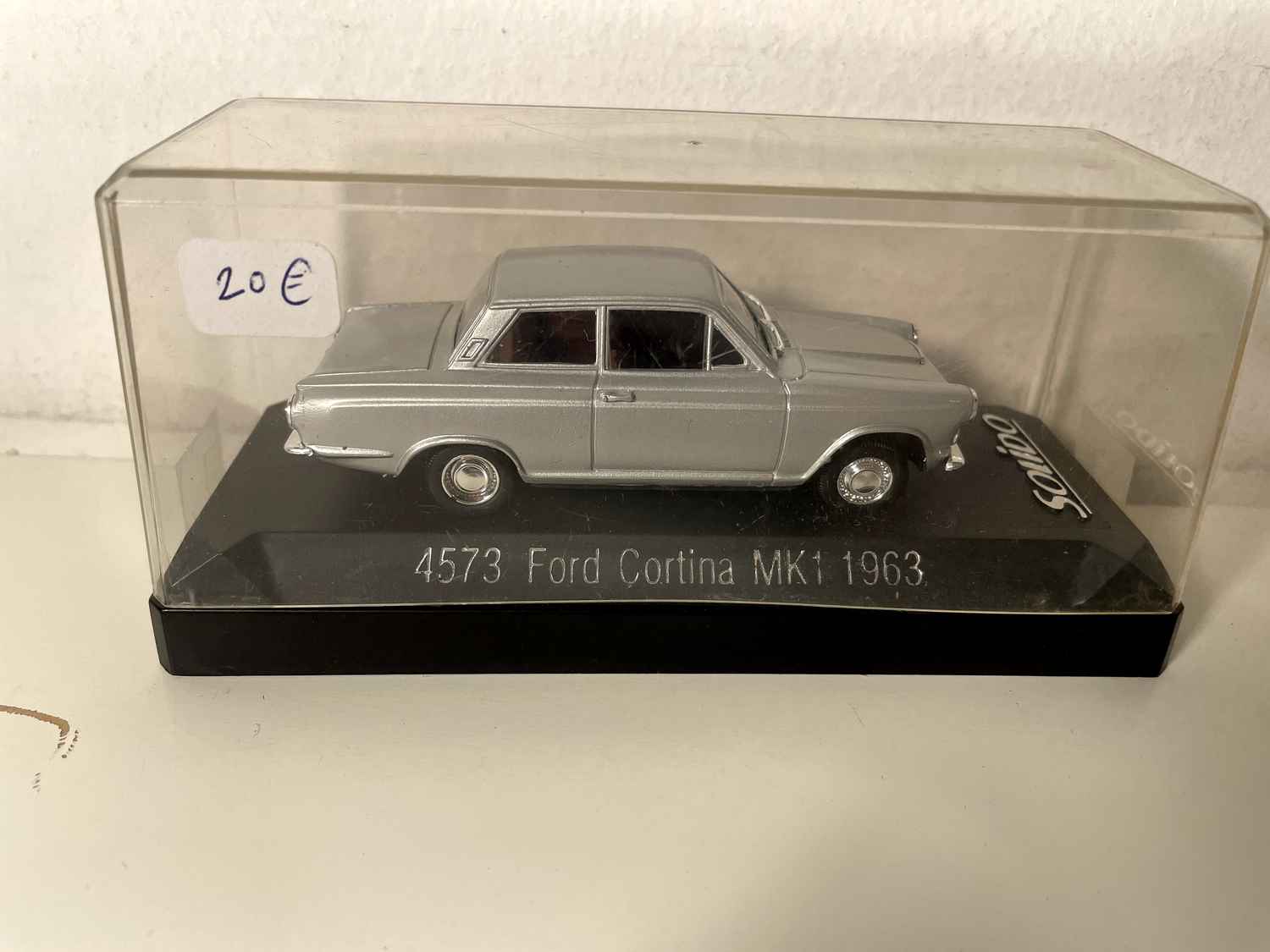 Ford Cortina MK1 grise de 1963 (Solido référence 4573)