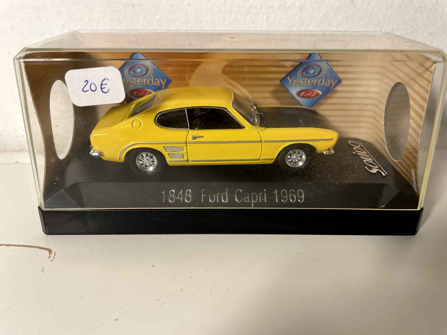 Ford Capri jaune et noire de 1969 (Solido référence 1848)