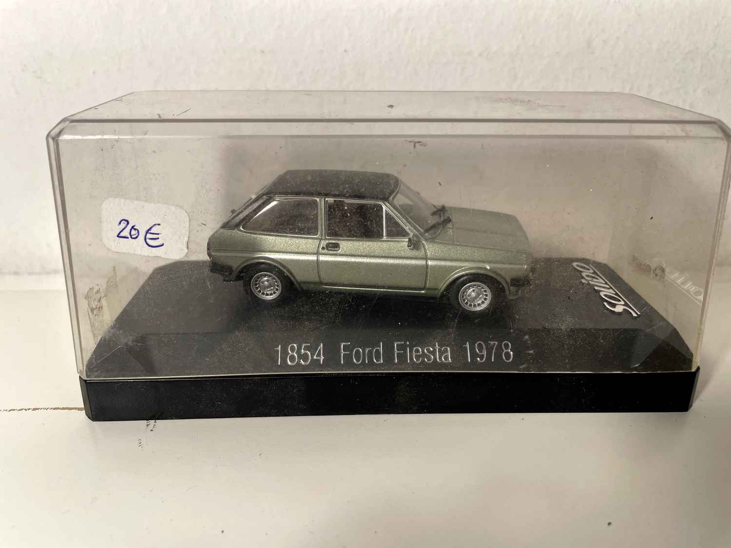 Ford Fiesta verte claire et toit noir de 1978 (Solido référence 1854)