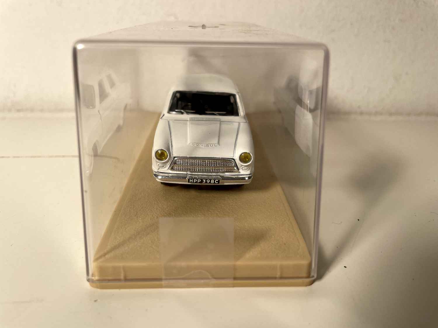 Ford Cortina blanche (Eligor)