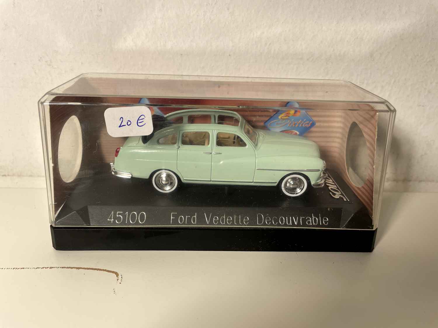 Ford Vedette découvrable vert pâle (Solido référence 45100)