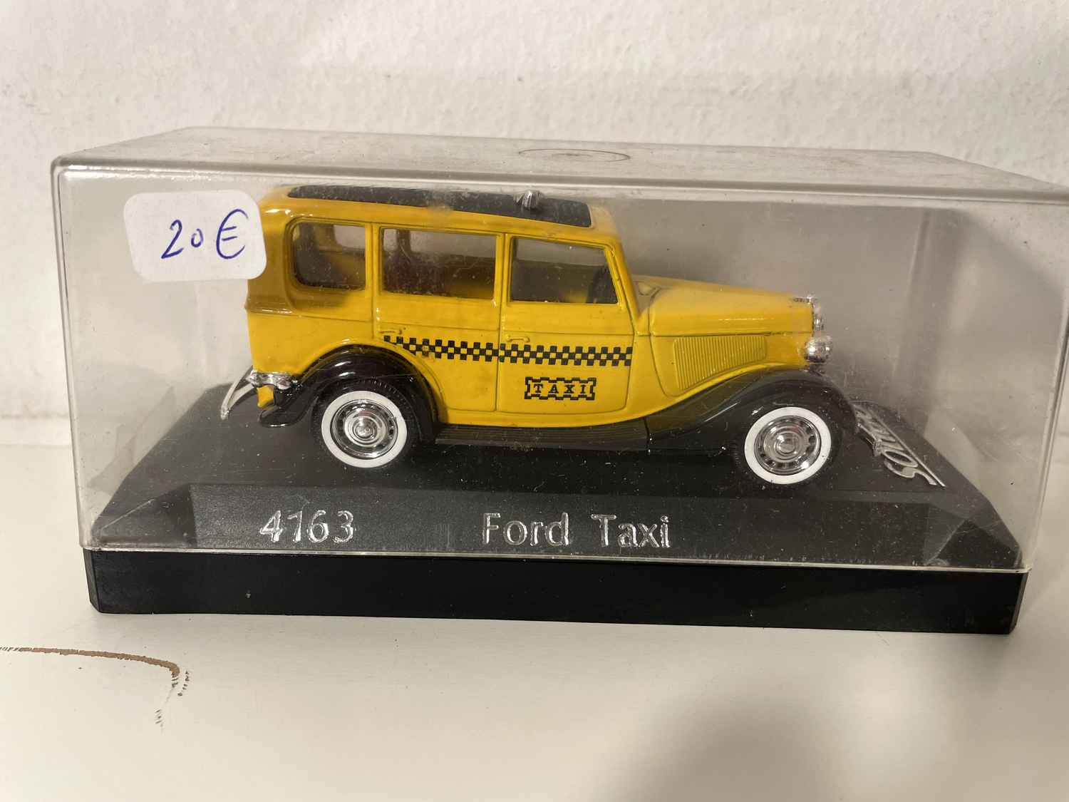 Ford jaune - taxi (Solido référence 4163)