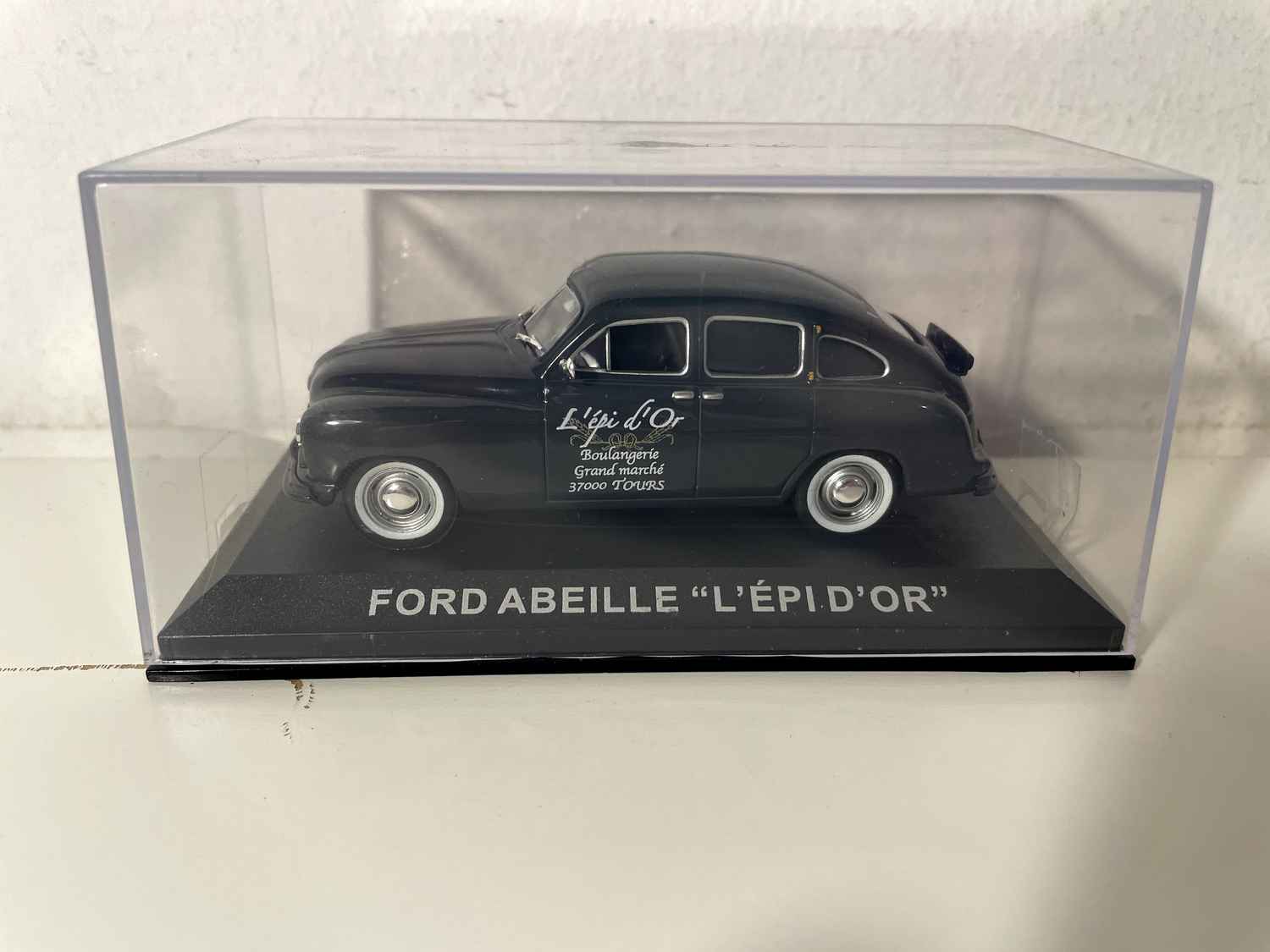 Ford Abeille grise foncée (publicité l'Epi d'Or)