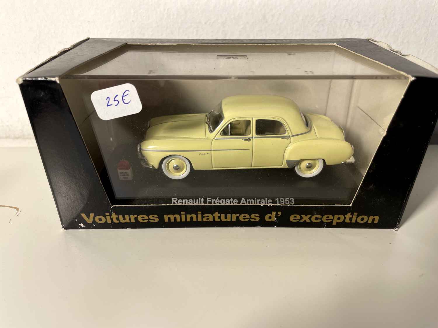 Renault Frégate Amirale jaune pâle de 1953 (compagnie européenne des collectionneurs)