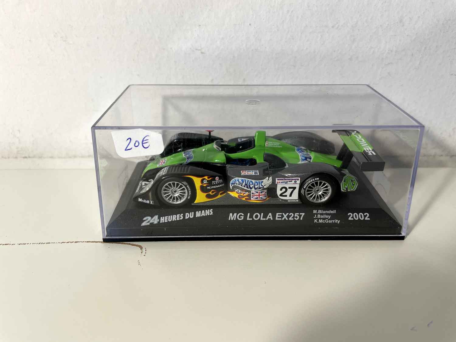 MG Lola EX257 verte, noire et grise numéro 27 (24 heures du Mans de 2002)