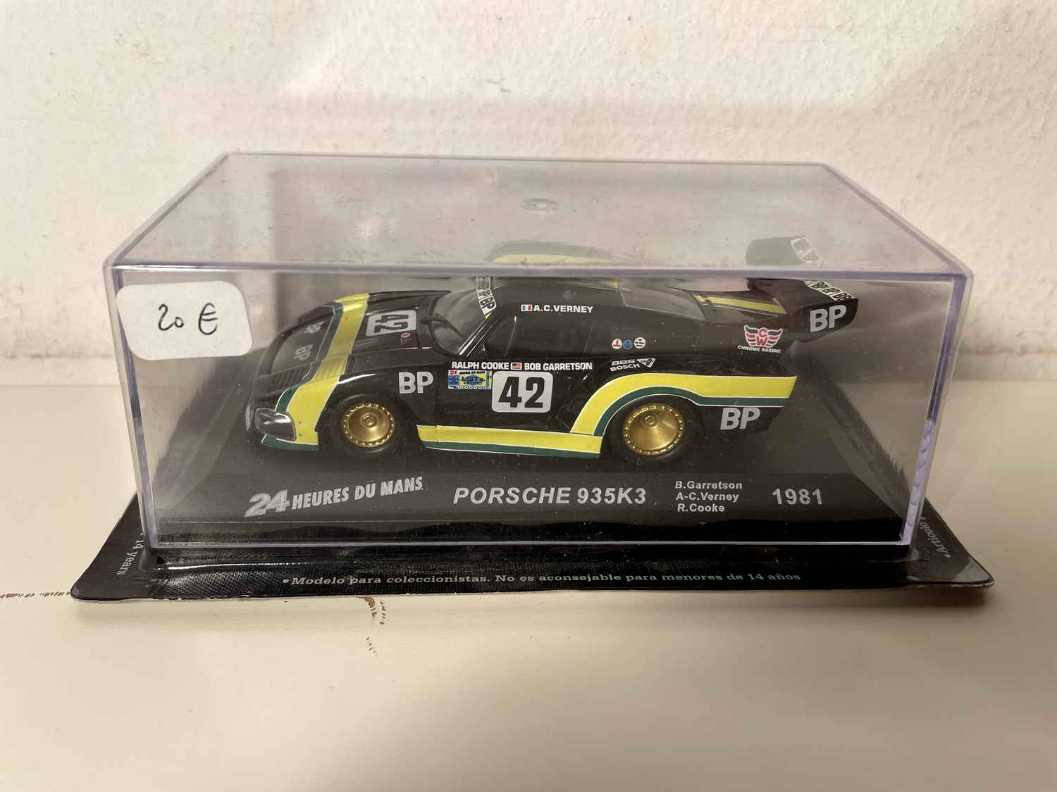 Porsche 935K3 noire, jaune et verte numéro 42 (24 heures du Mans de 1981)