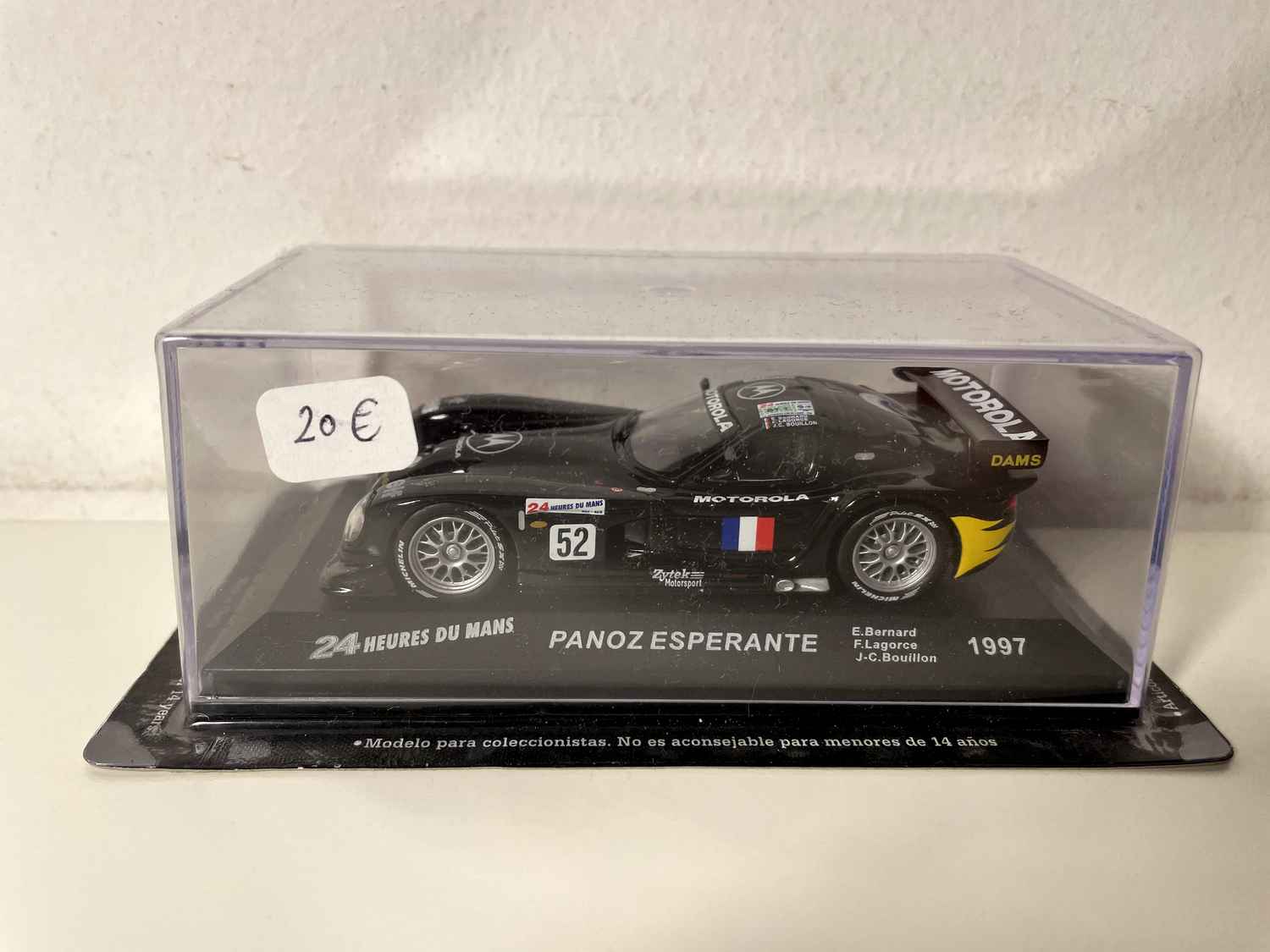 Panoz Esperante noire numéro 52 (24 heures du Mans de 1997)