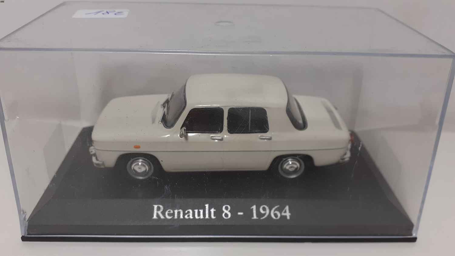 Renault 8 blanche de 1964