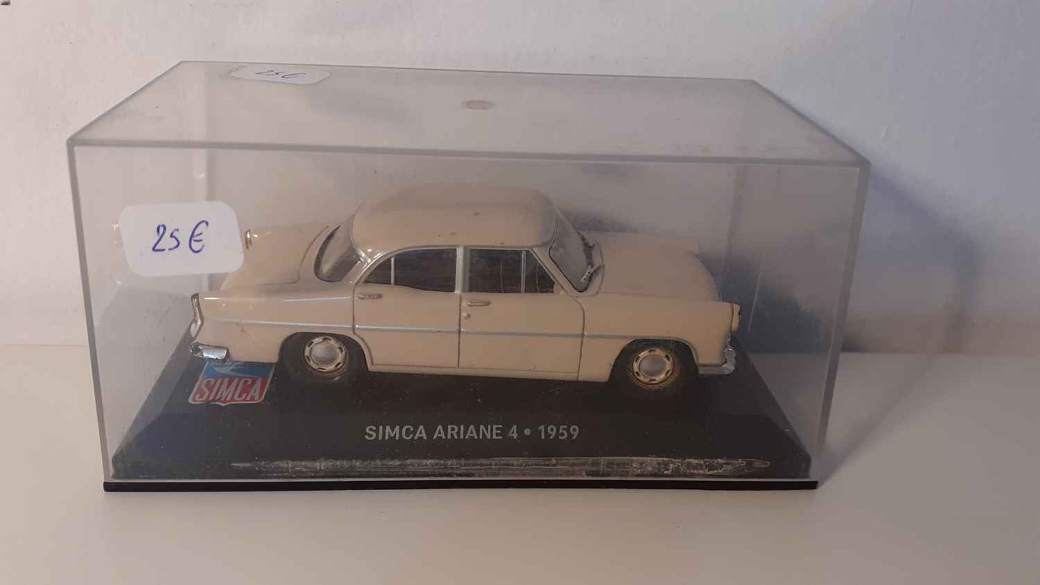 SIMCA Ariane 4 beige de 1959