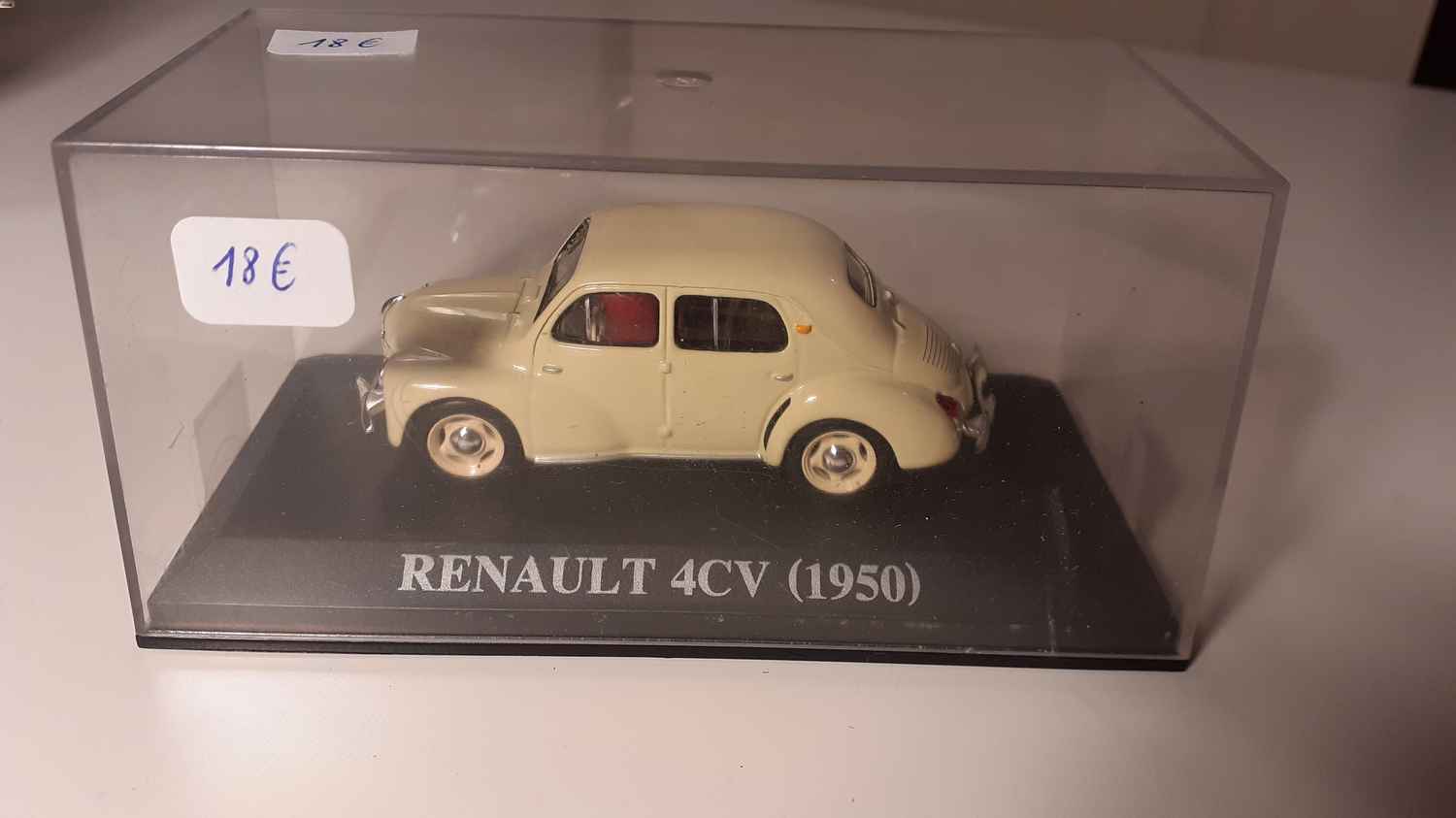 Renault 4CV beige de 1950