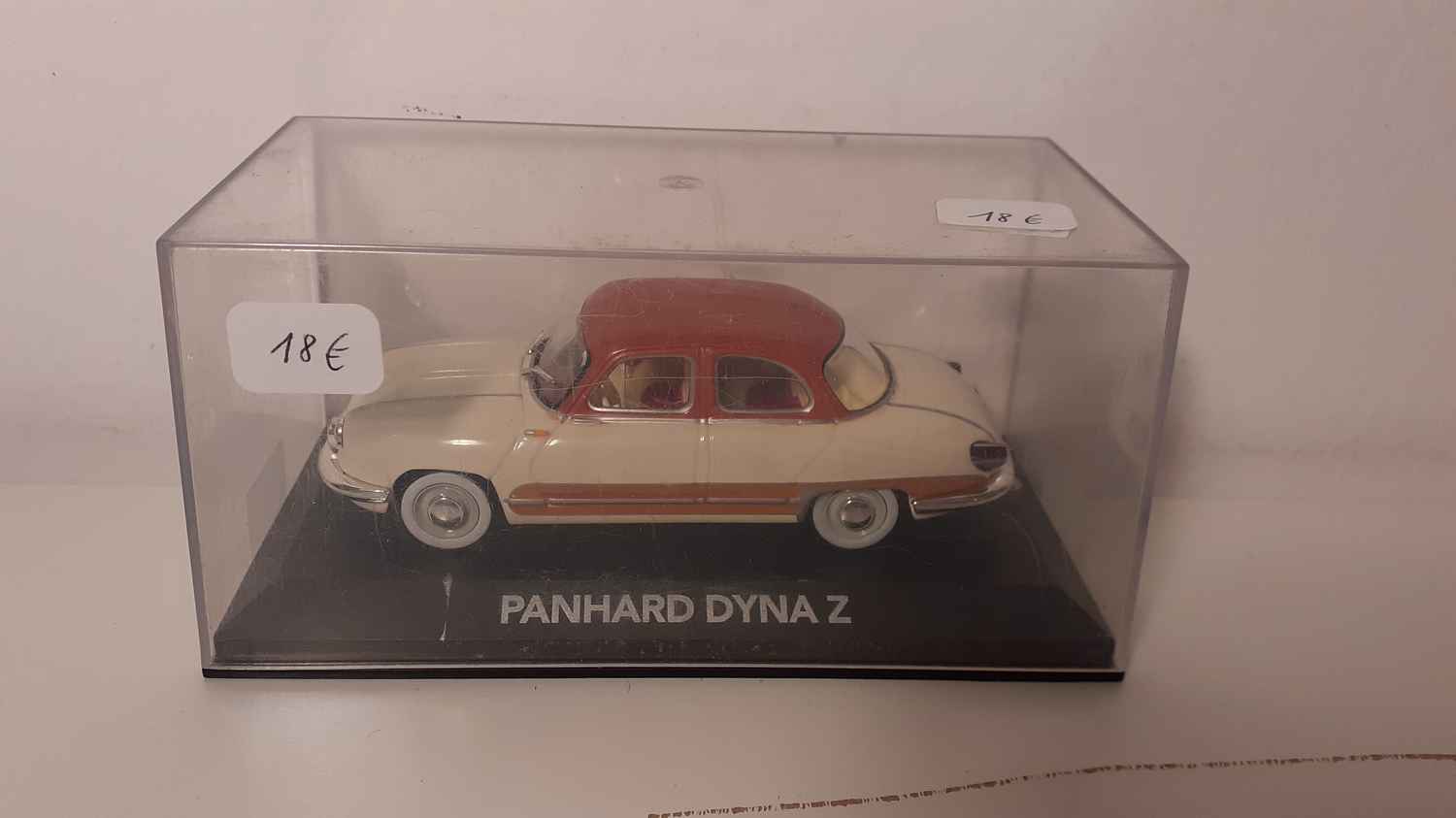 Panhard Dyna Z blanc cassé et marron