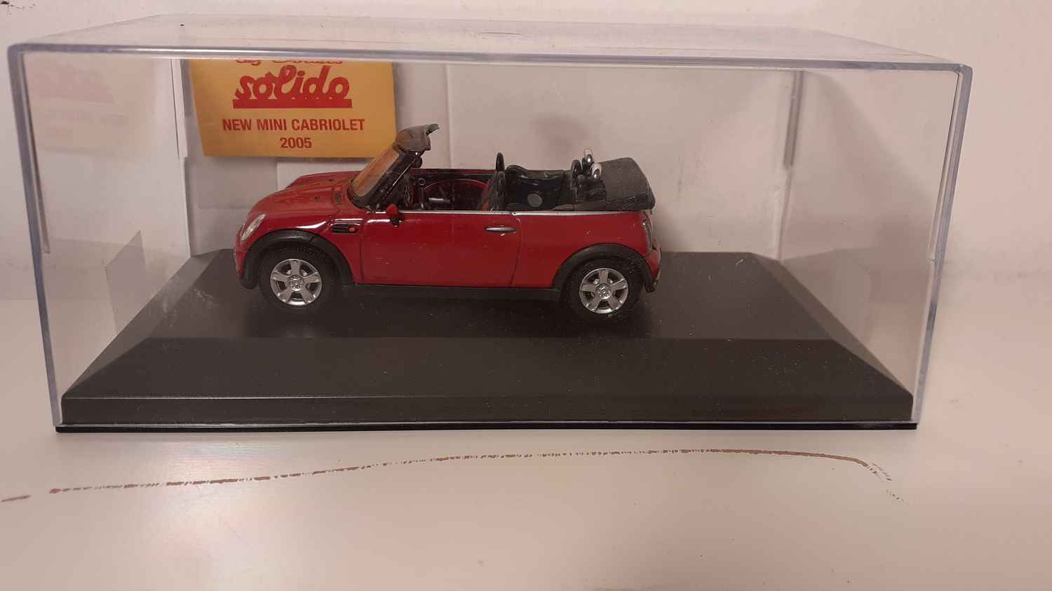 New mini cabriolet rouge de 2005 (Solido)