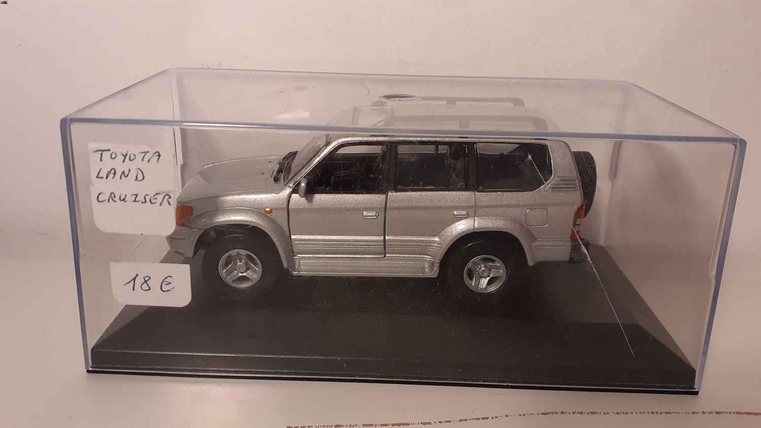 Toyota Land Cruiser gris