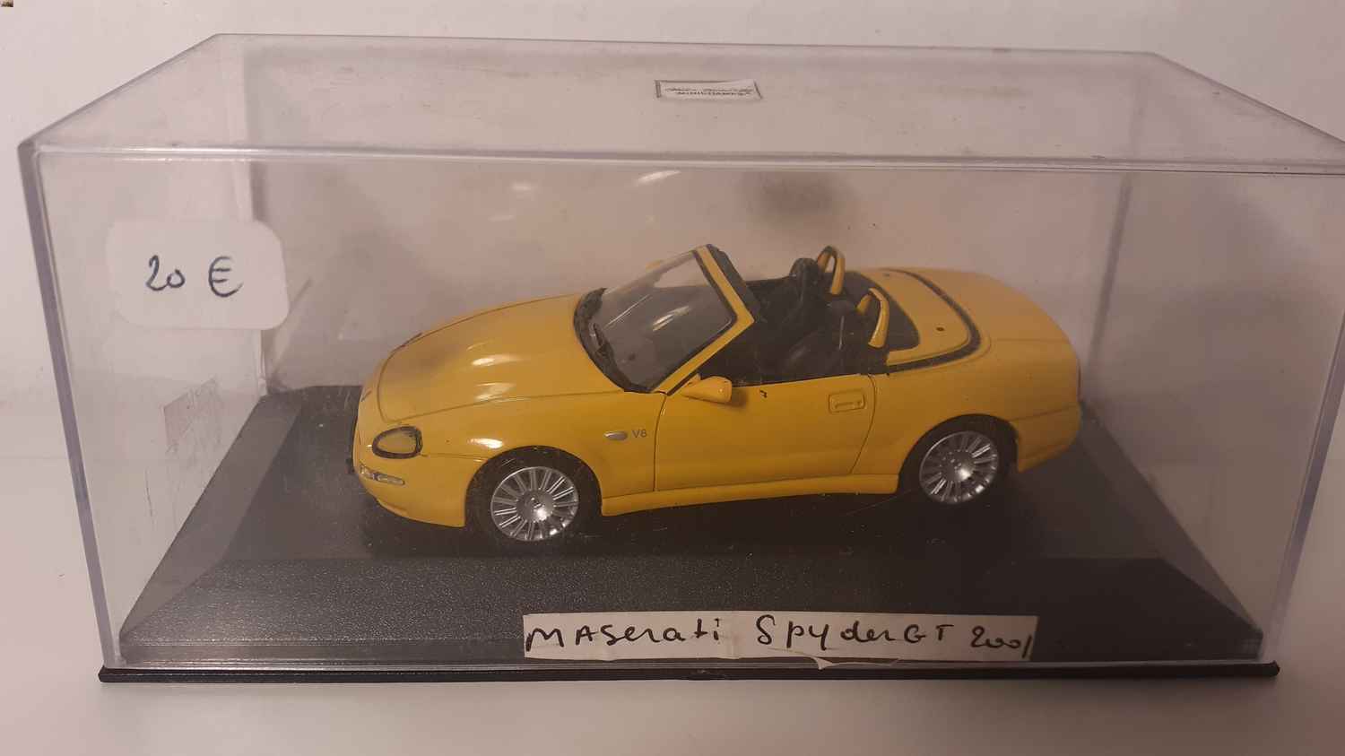 Masérati Spyder GT jaune de 2001