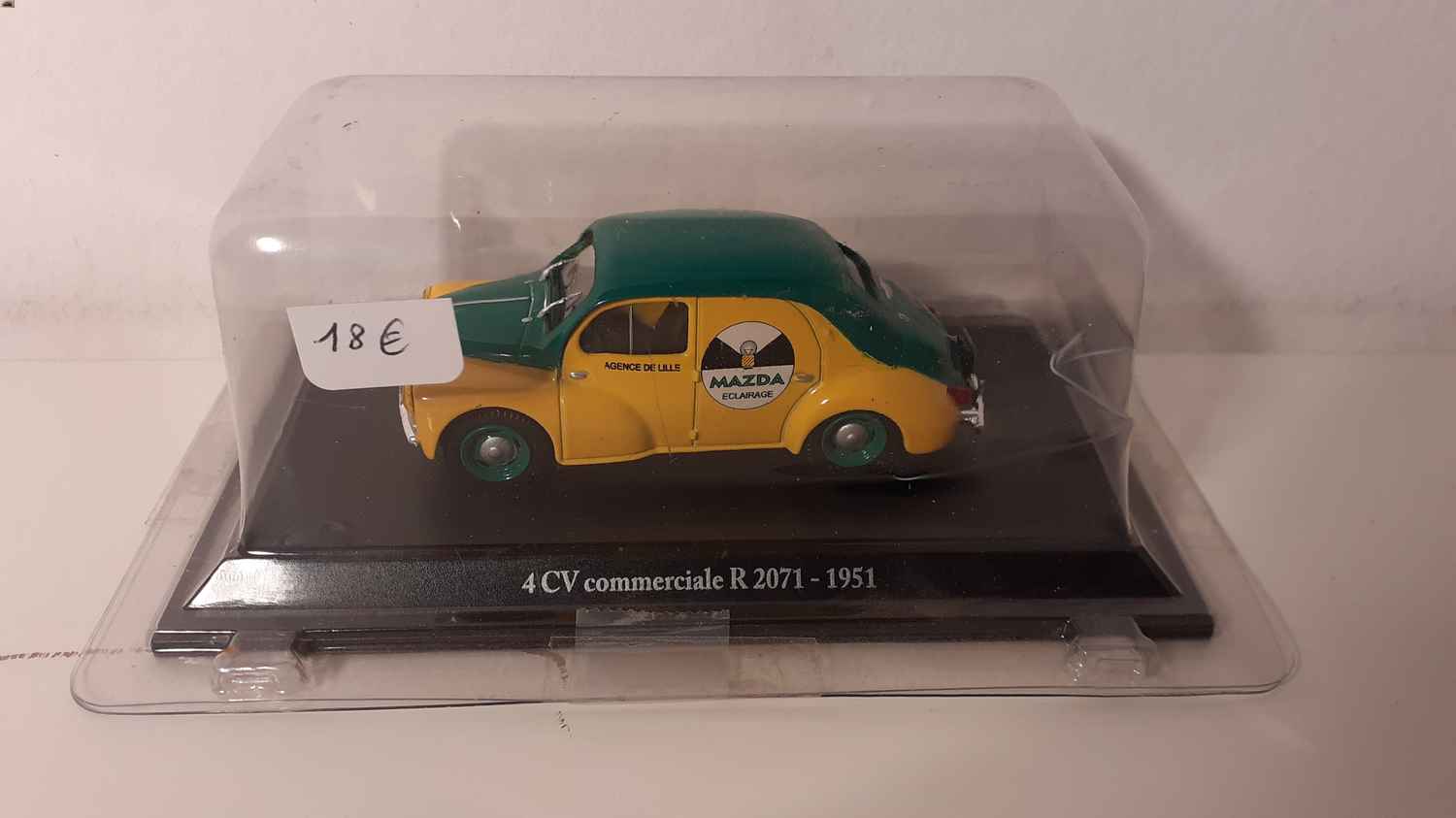 Renault 4CV commerciale R2071 jaune et verte de 1951 - Mazda