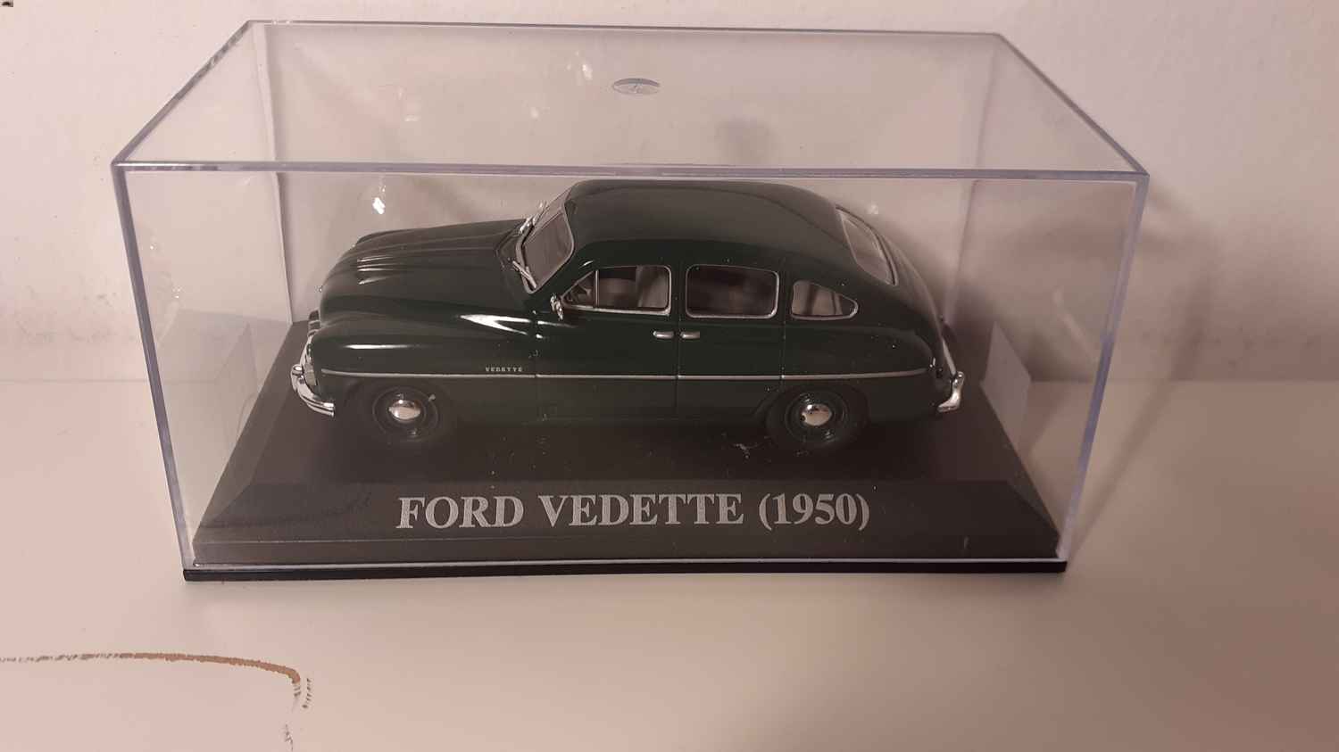 Ford Vedette verte de 1950