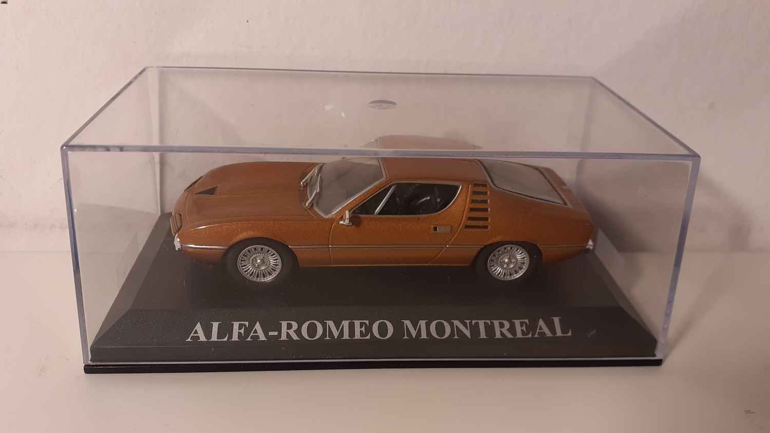 Alfa-Roméo Montréal marron